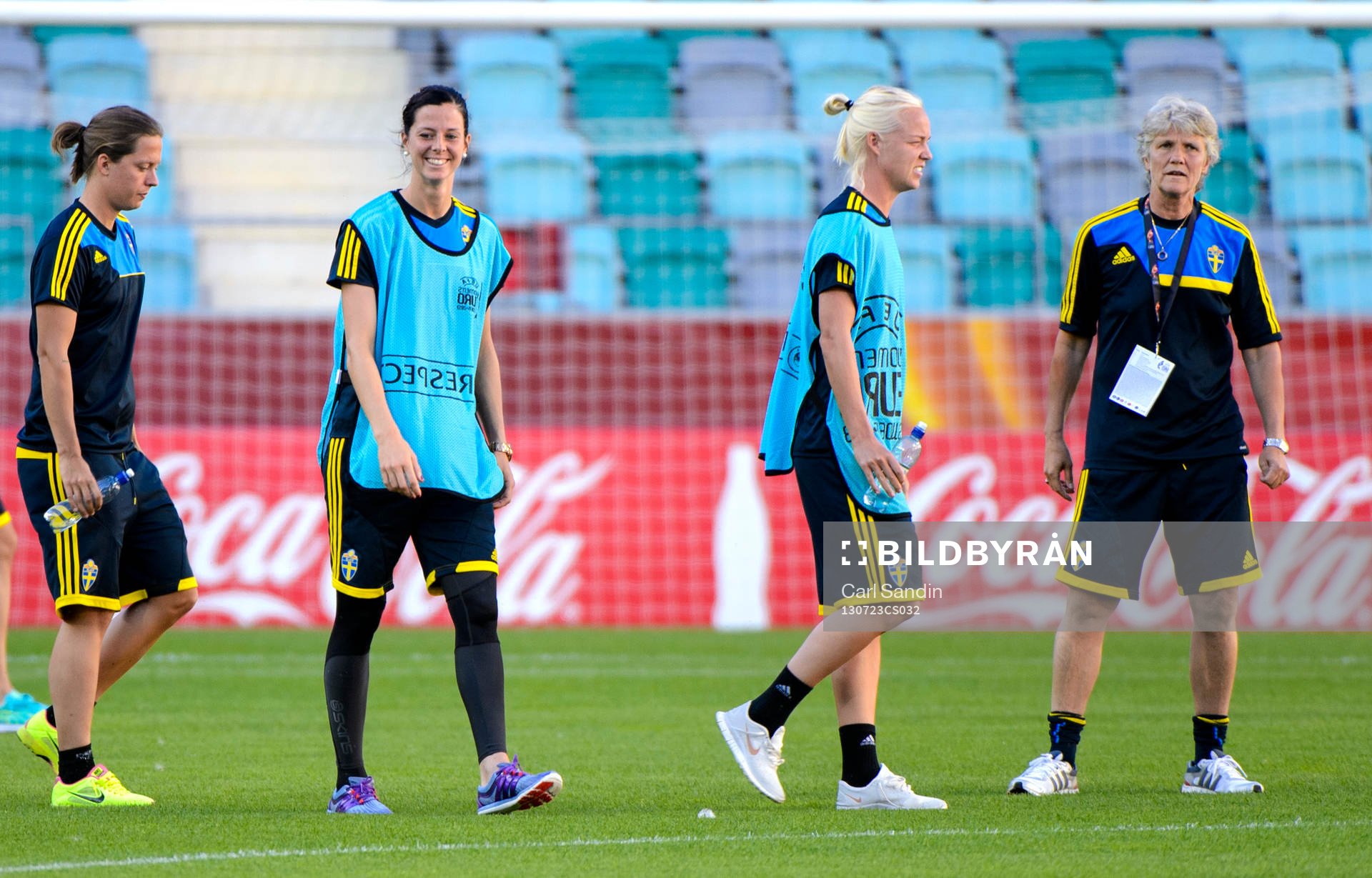 Sveriges Lina Nilsson, Lotta Schelin, Caroline Seger och förbundskapten Pia Sundhage under träningen inför semifinalen mot Tyskland i dam-EM i fotboll 23 juli 2013 i Göteborg.