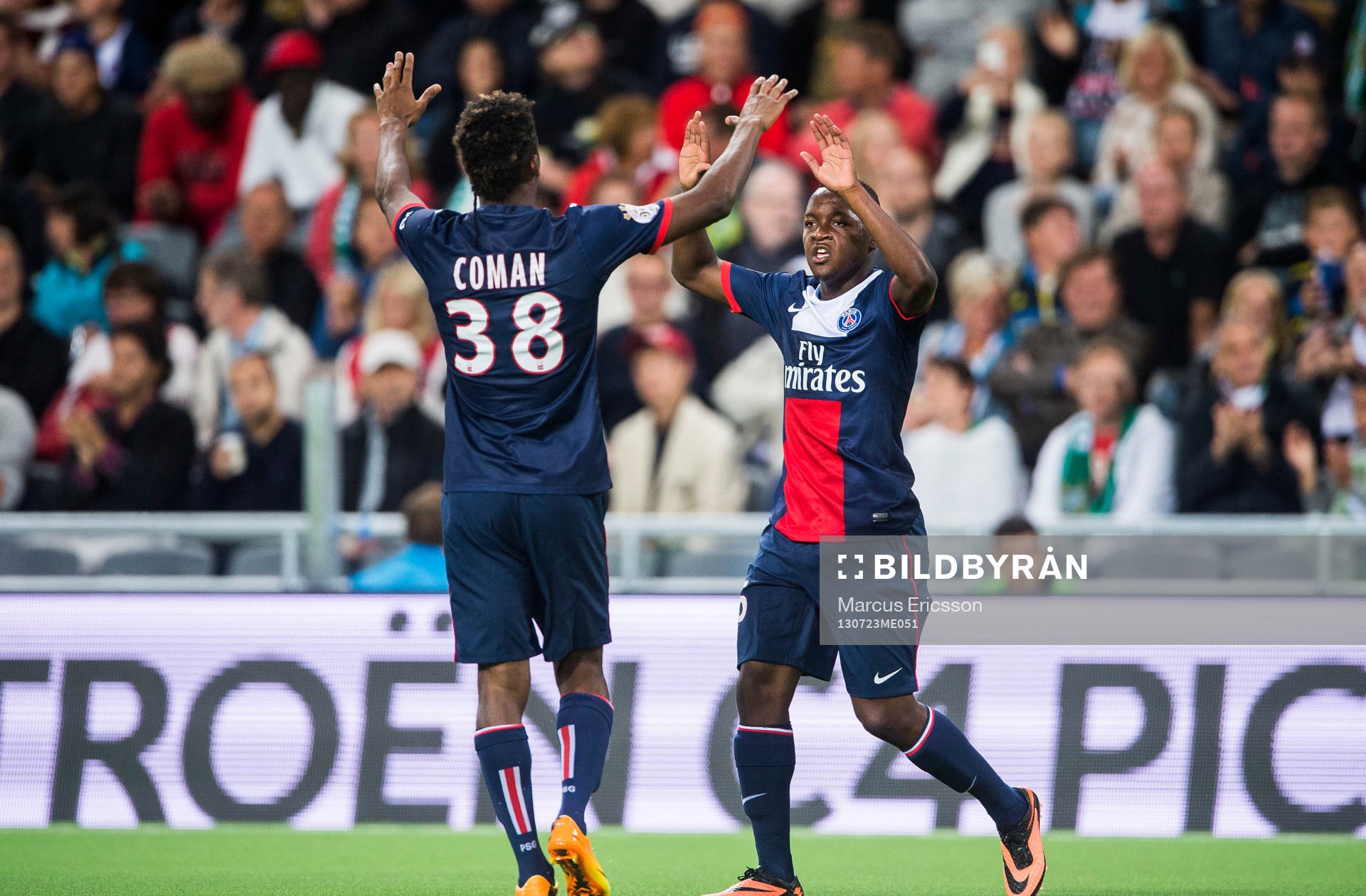 s Kingsley Coman firar 2-0 med Hermin Ongenda