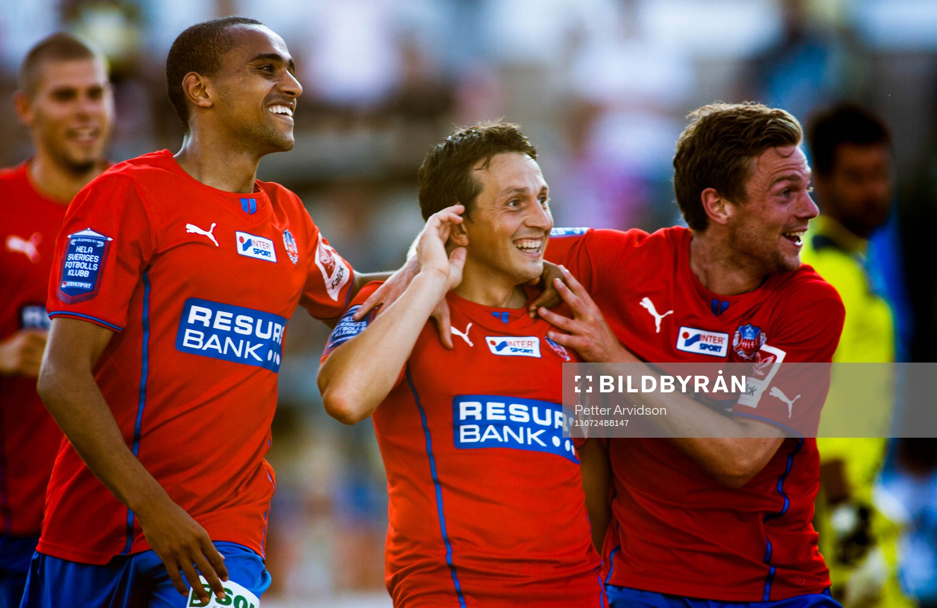 Helsingborgs Ardian Gashi jublar med laget