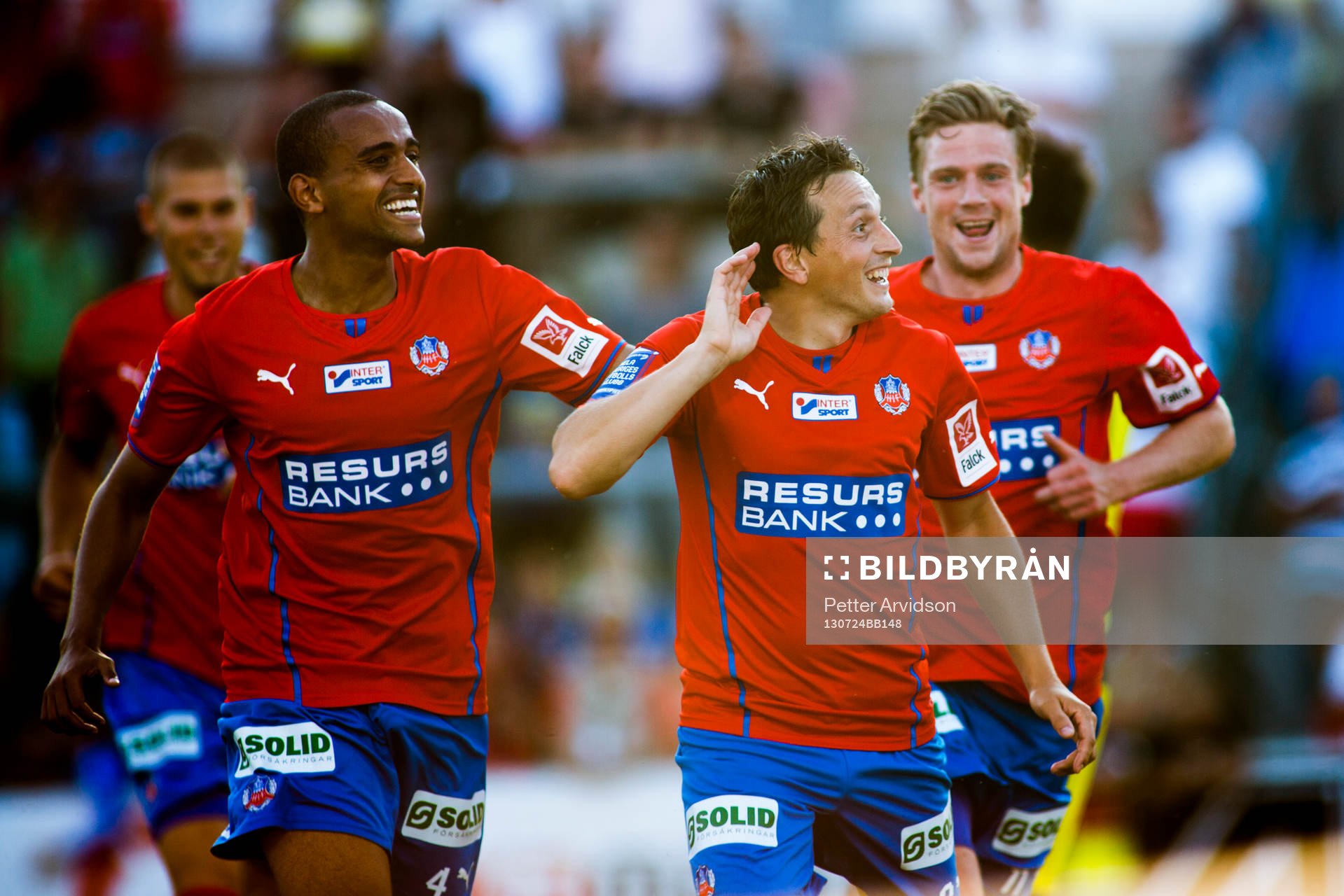 Helsingborgs Ardian Gashi jublar med laget