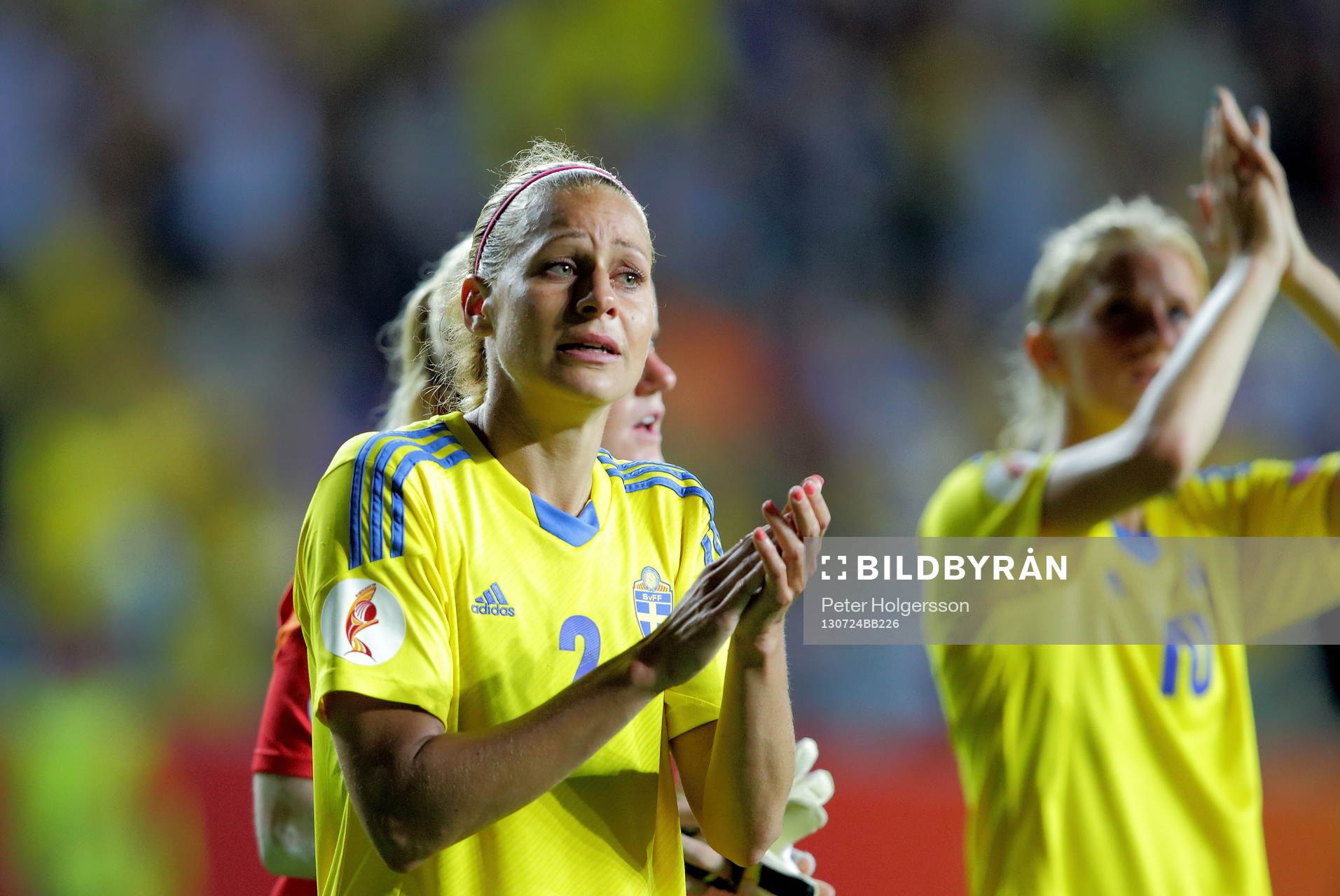 Sveriges Charlotte Rohlin tackar publiken och deppar