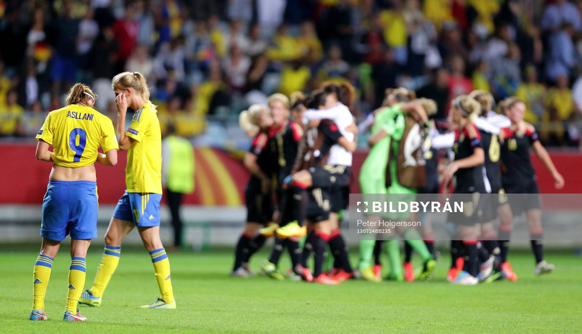 Sveriges Kosovare Asllani deppar medan Tyskland jublar i