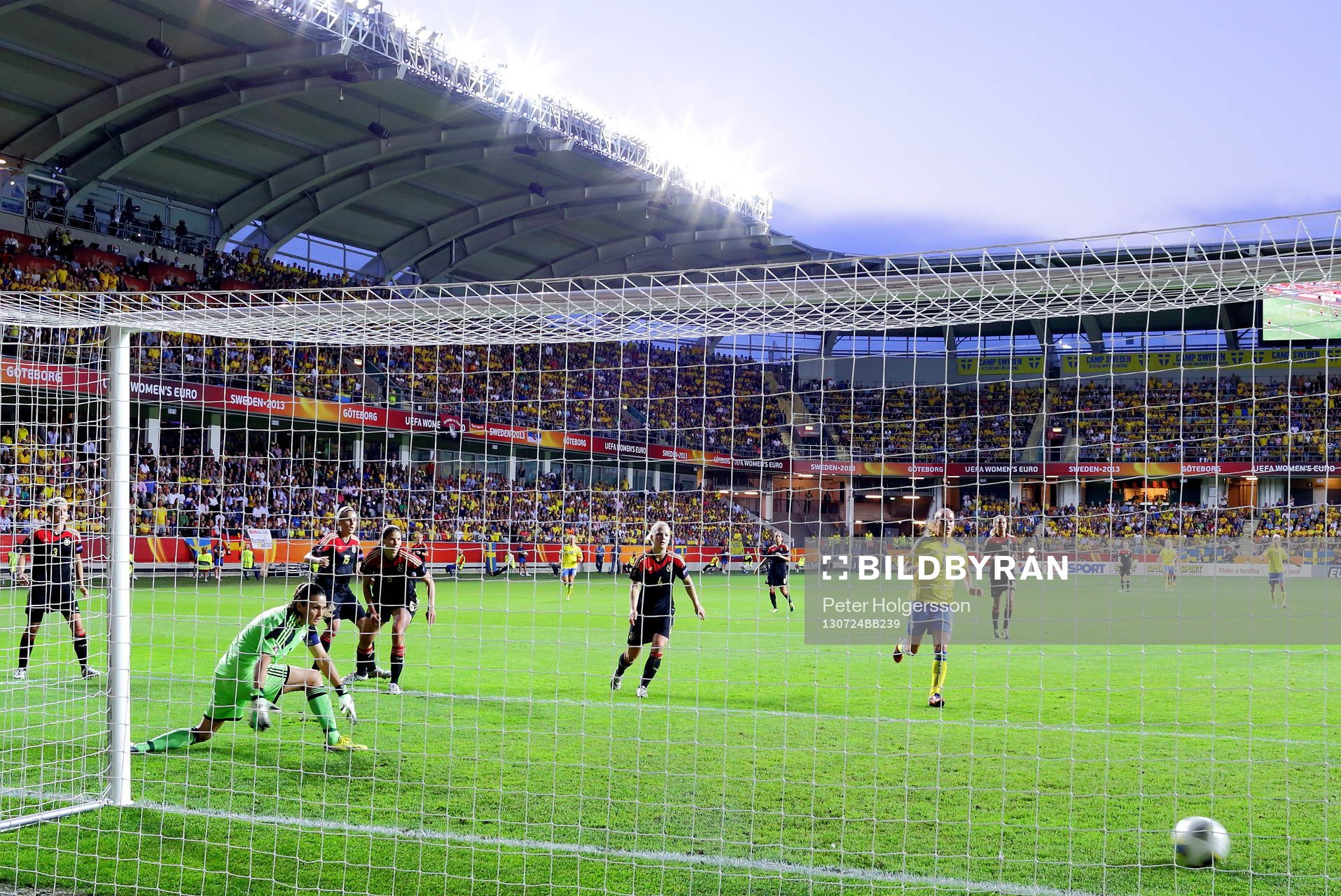Nära mål 1-1, Tysklands målvakt Nadine Angerer och