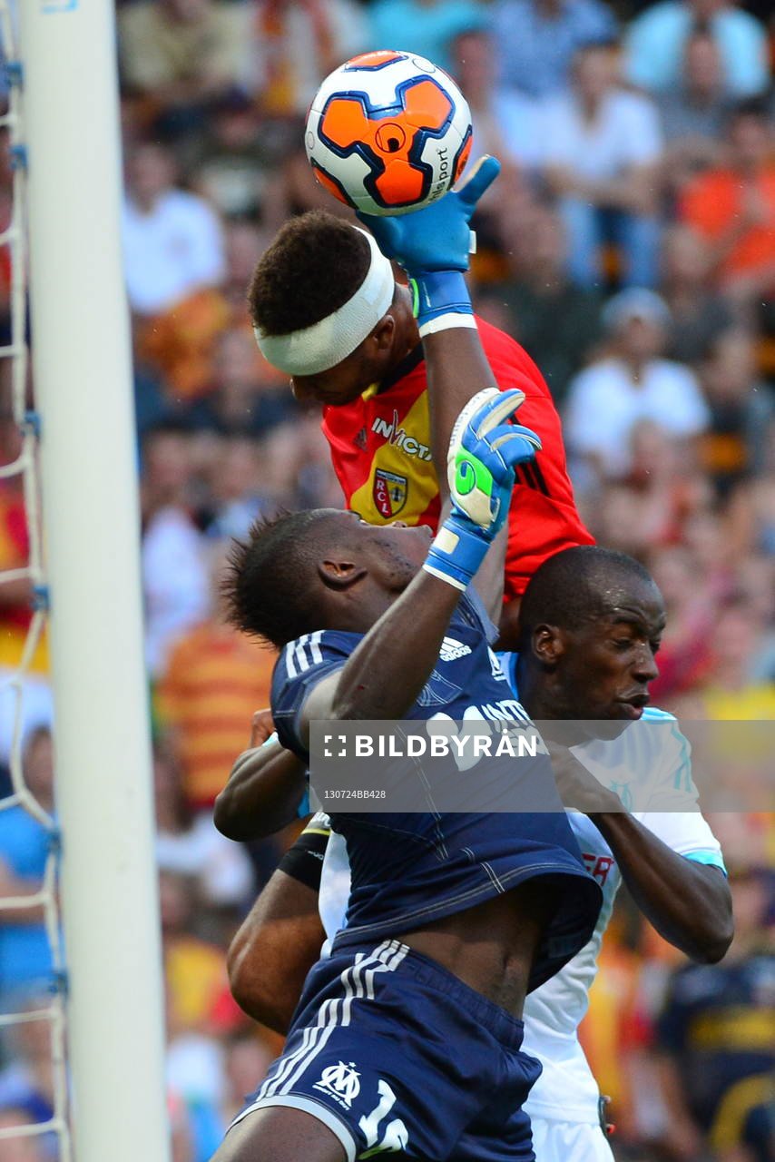  Fotboll, träningsmatch, Lens - Marseille: Brice Samba / Souleymane Diawara - 24.07.2013 - Lens / Marseille - Match Amical -