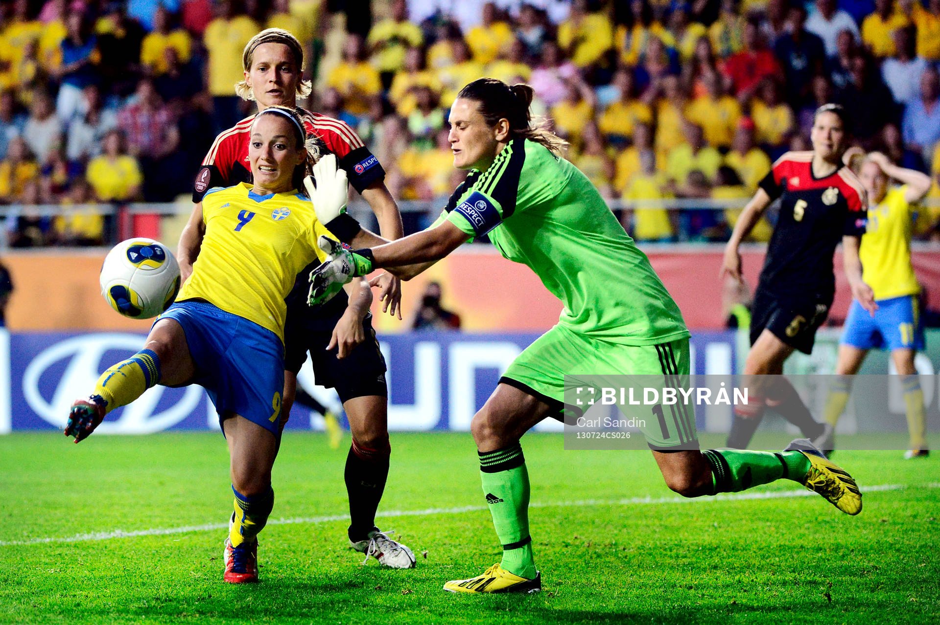 Sveriges Kosovare Asllani missar målchansen mot Tysklands
