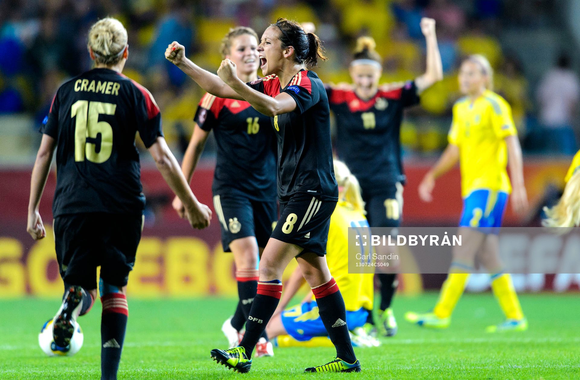 Tysklands Nadine Kessler jublar