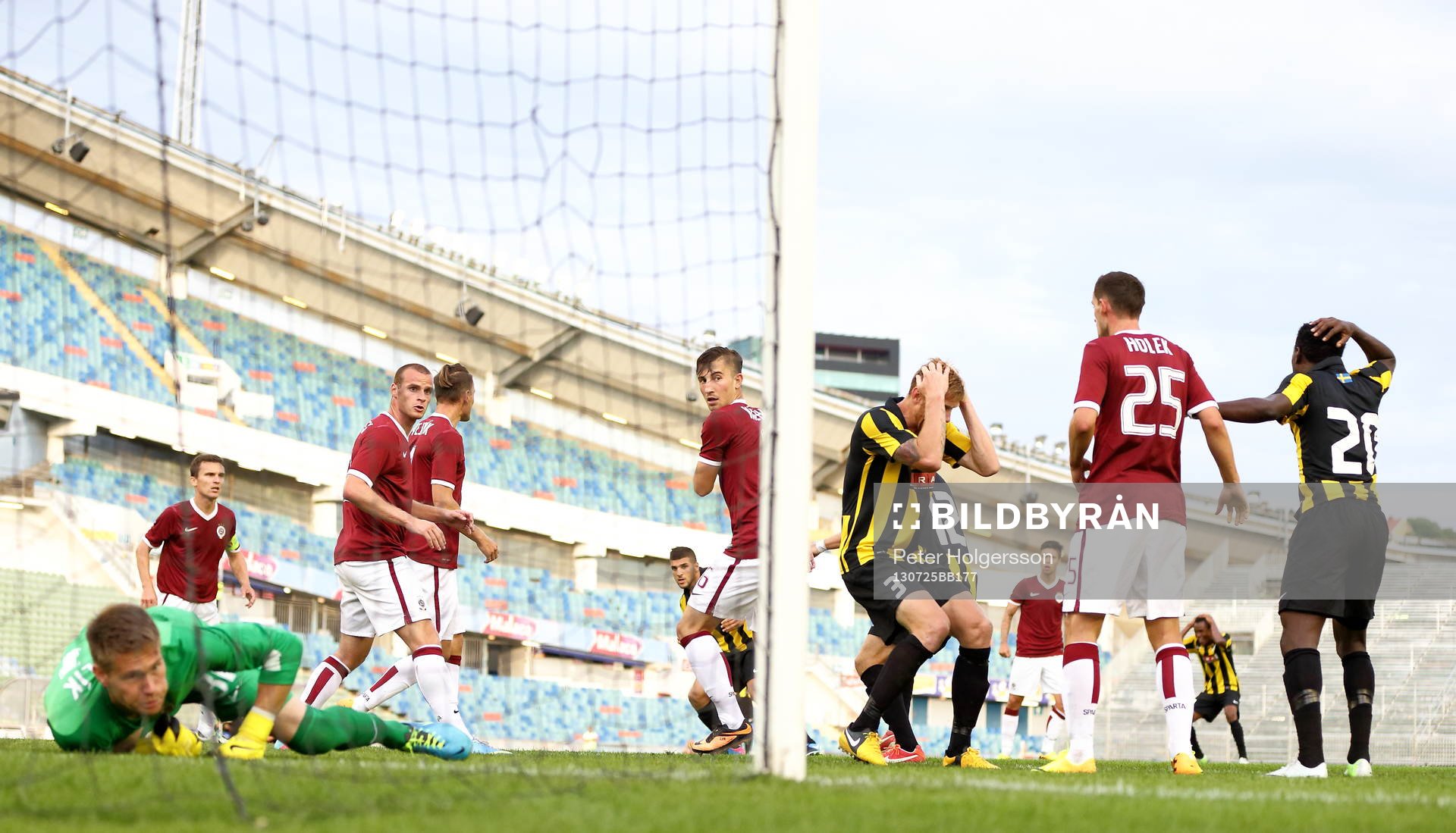 Nära mål för Häcken, Sparta Prags målvakt Tomás