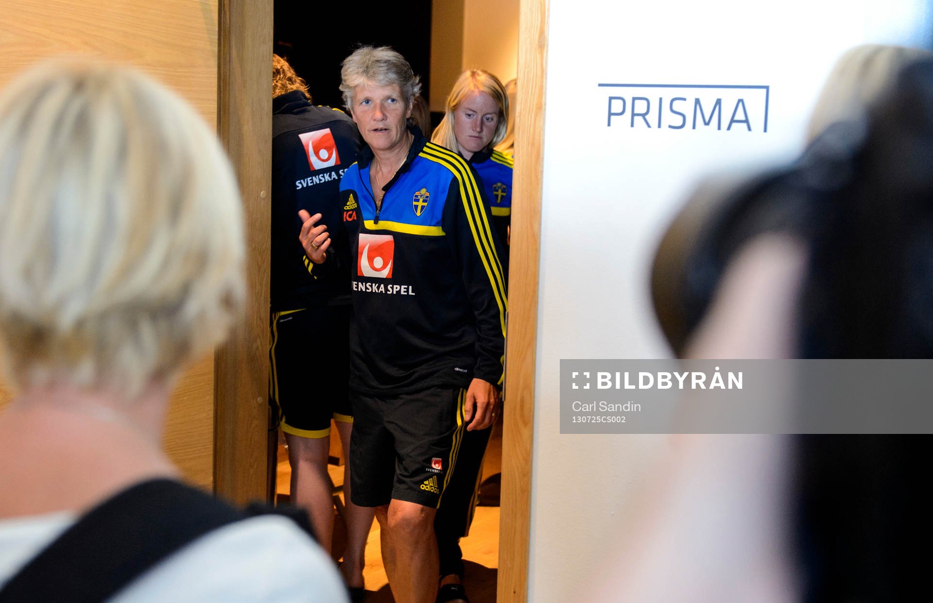 Sveriges förbundskapten Pia Sundhage kommer ut till