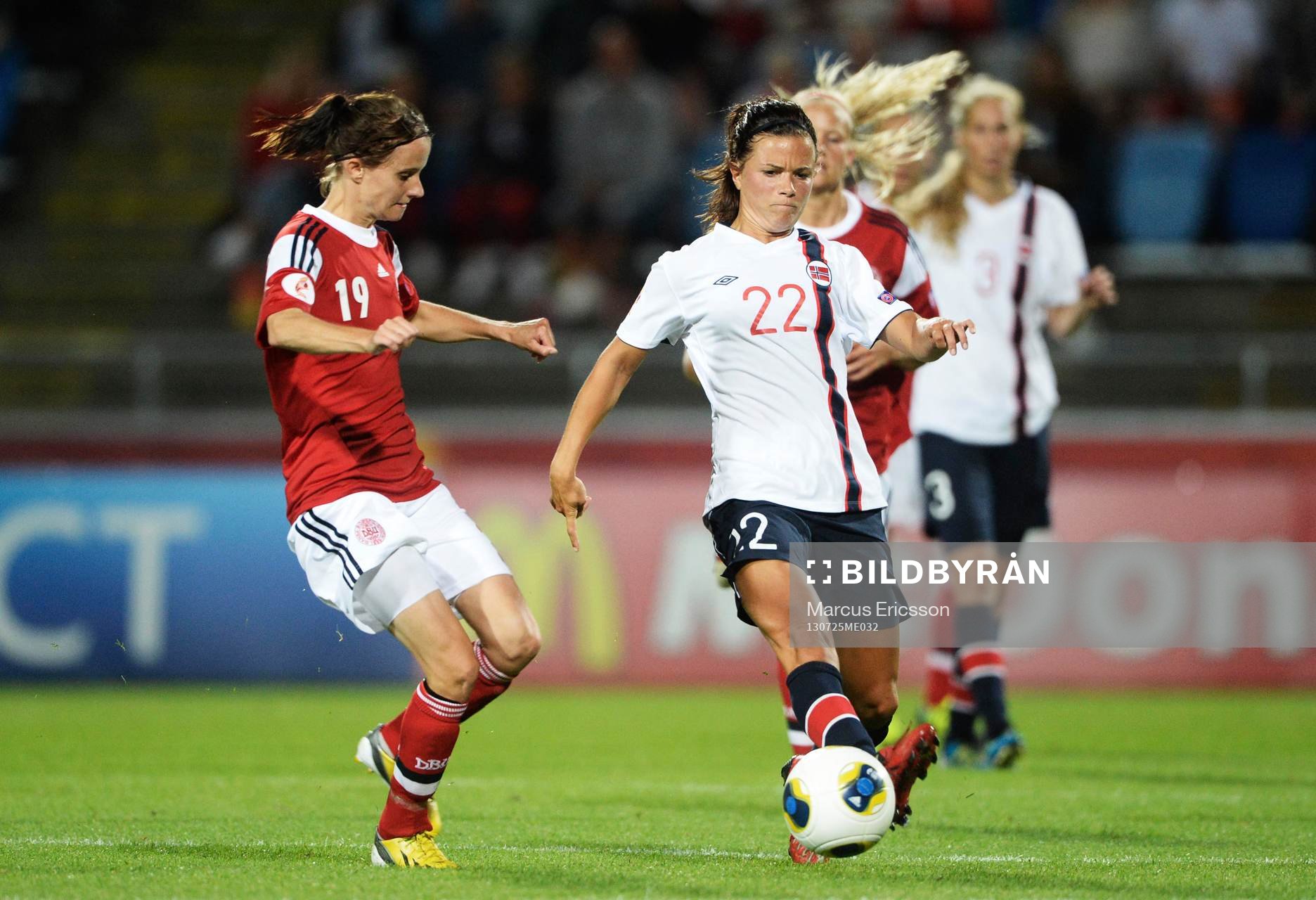 Danmarks Mia Brogaard och Norges Cathrine Dekkerhus i