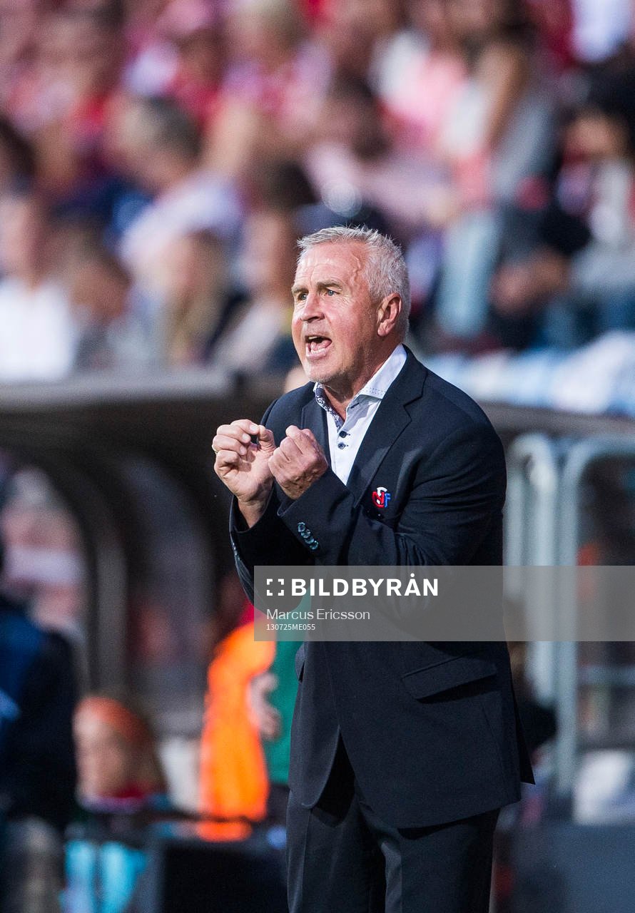 Norges förbundskapten Even Pellerud i matchen mellan Norge och Danmark under dam-EM i fotboll den 25 juli 2013 i Norrköping.