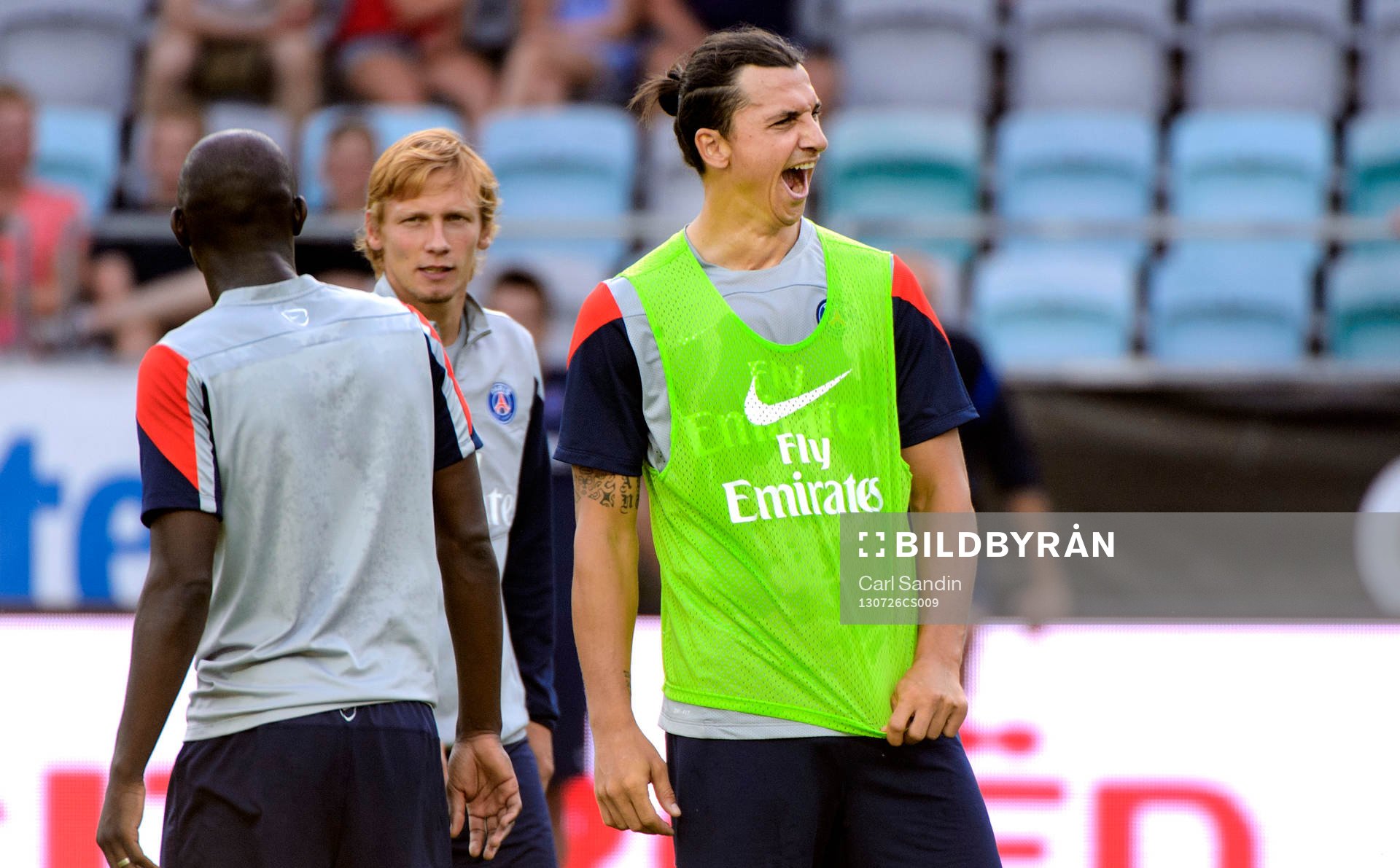Zlatan Ibrahimovic går och gäspar