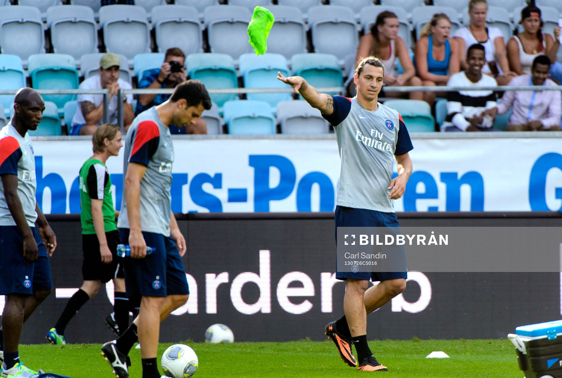 Zlatan Ibrahimovic kastar västen