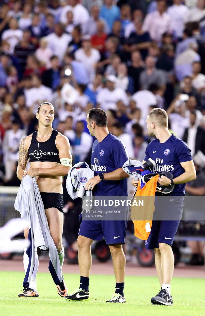 Paris Saint-Germans Zlatan Ibrahimovic i underkläder under matchen mellan Real Madrid och Paris Saint-Germain 27 juli 2013 i Göteborg.