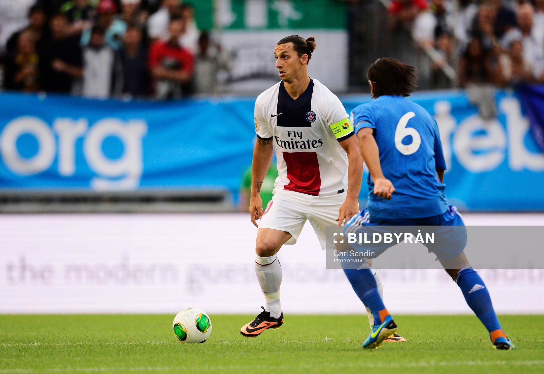 Paris Saint-Germans Zlatan Ibrahimovic med bollen