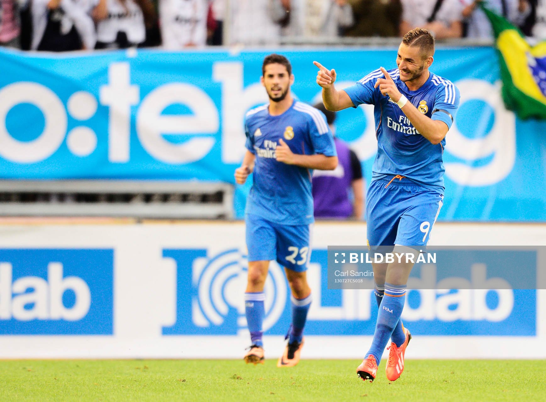 Real Madrids Karim Benzema jublar