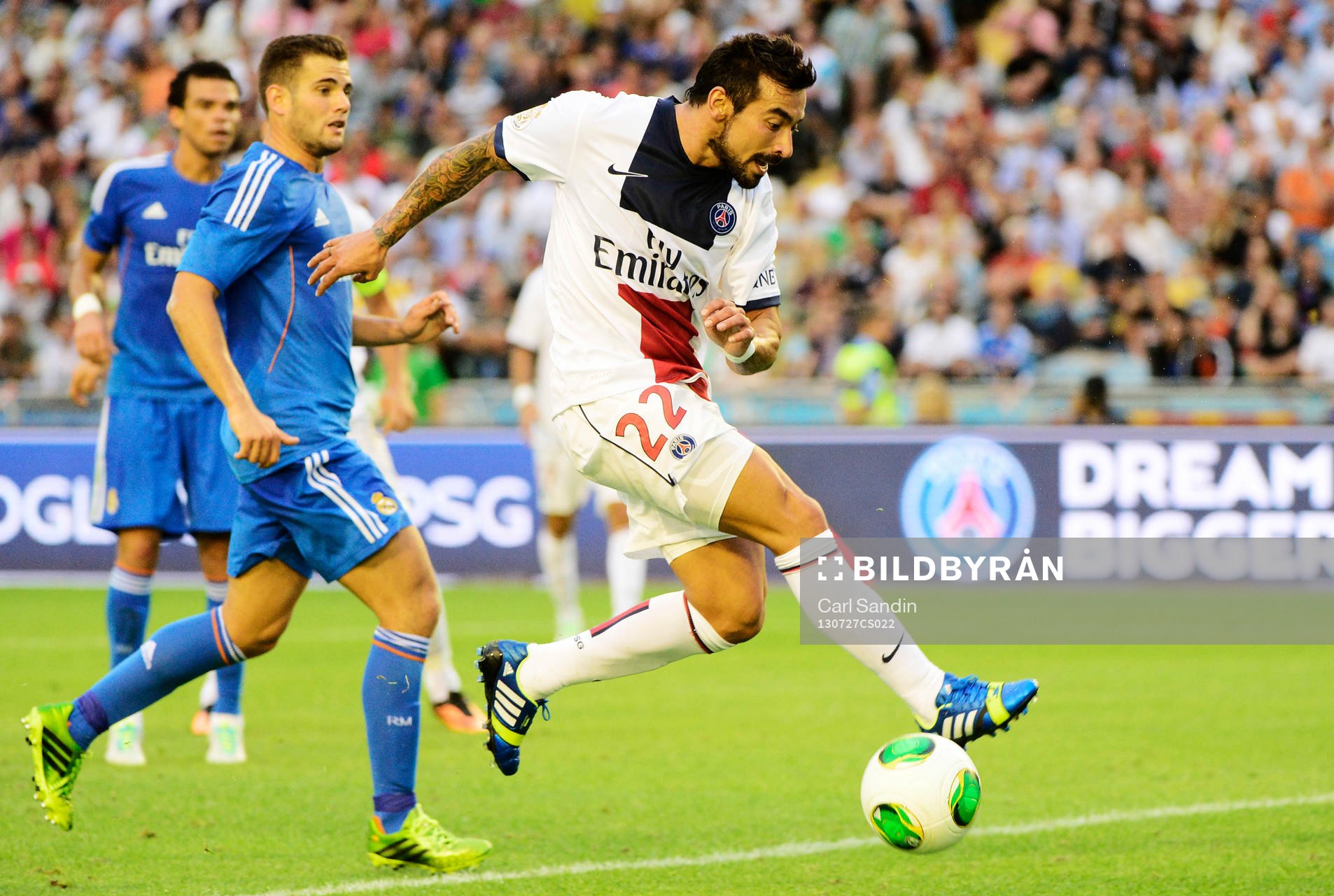 Paris Saint-Germans Ezequiel Lavezzi missar bollen