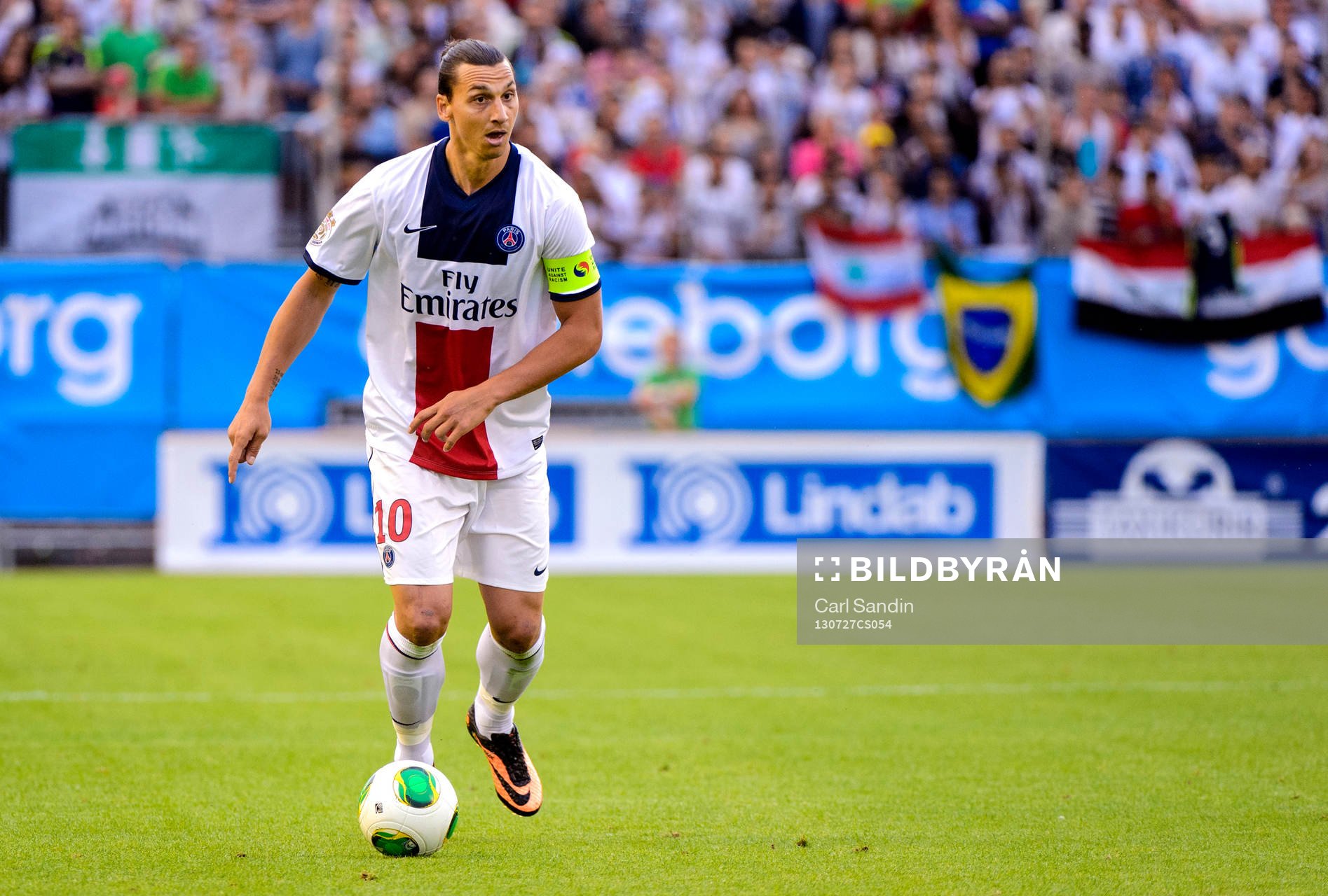 Paris Saint-Germans Zlatan Ibrahimovic med bollen