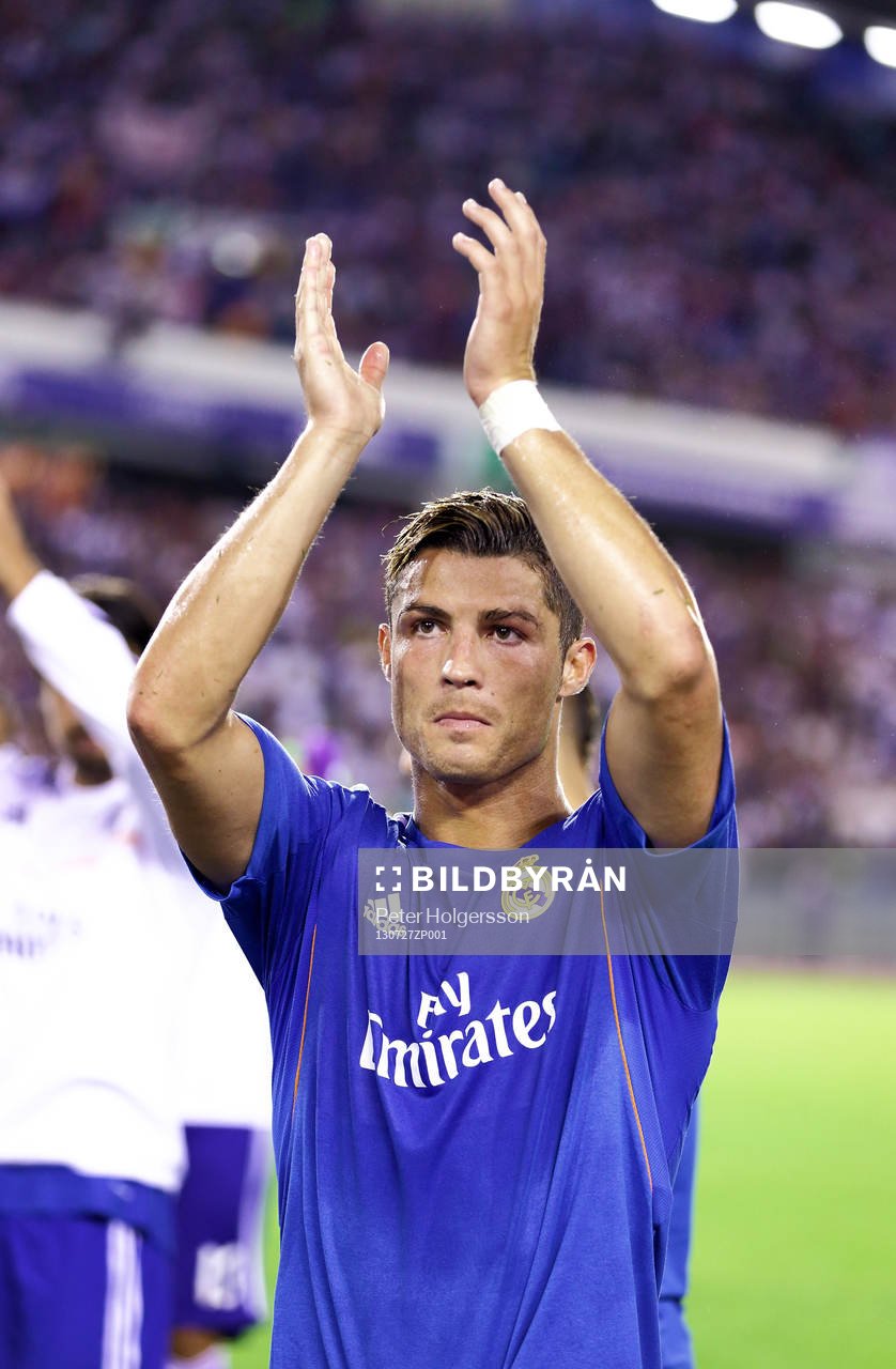 Real Madrids Cristiano Ronaldo tackar publiken