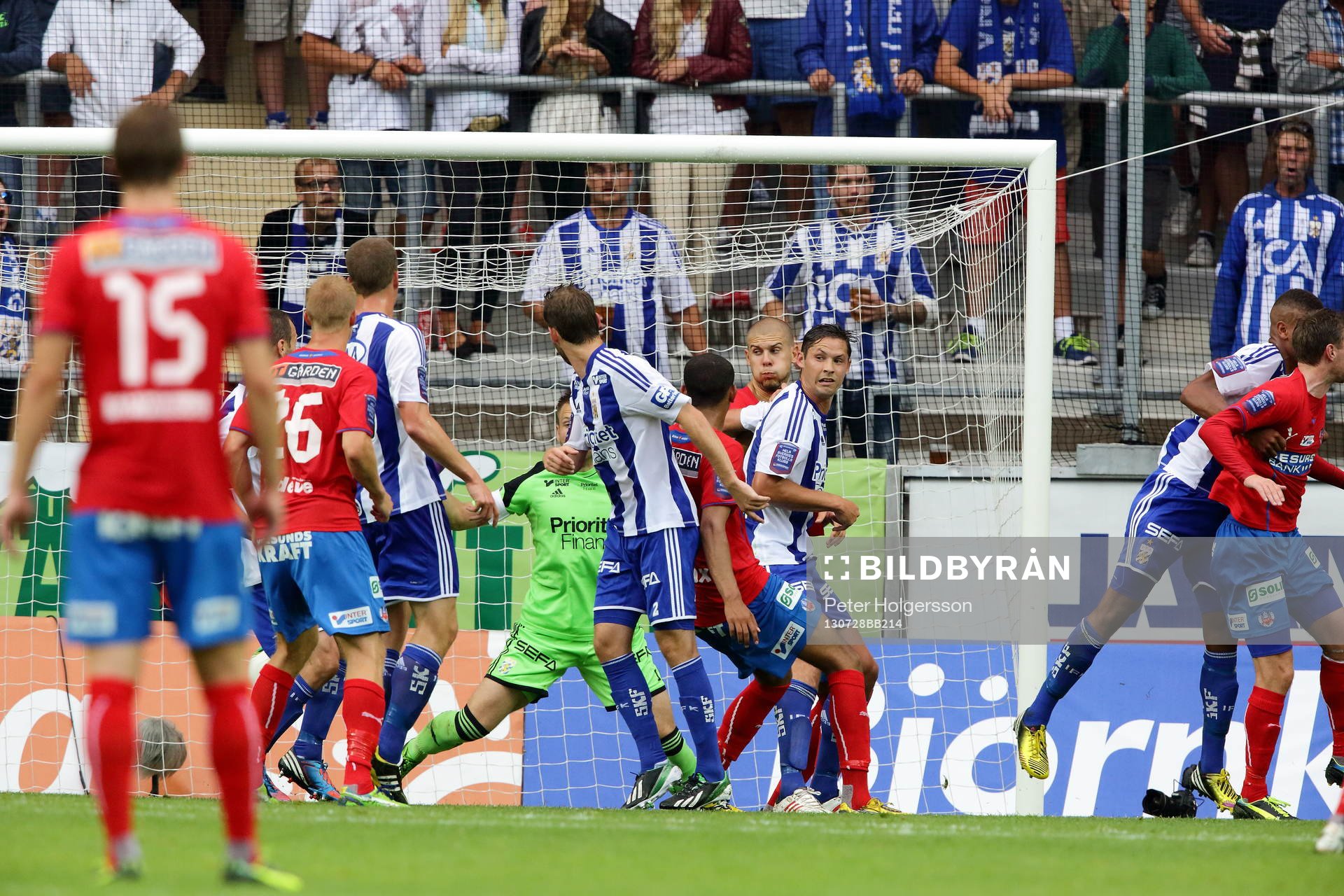 Rörig målsituation strax före 2-1 i matchen mellan IFK
