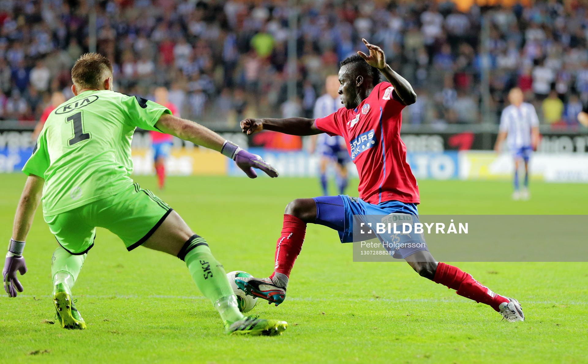 Målchans för Helsingborgs David Accam  men stoppas av IFK