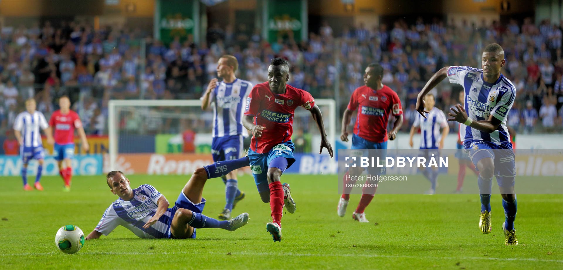 Helsingborgs David Accam  mot mål i matchen mellan IFK