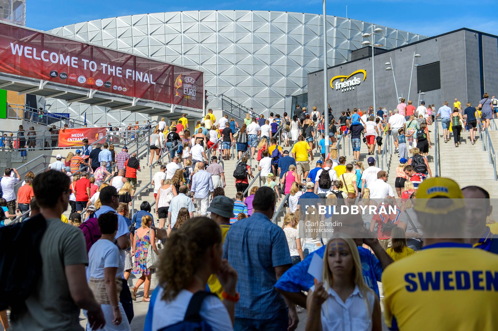 Publiken anlände till Friends Arena innan matchen mellan