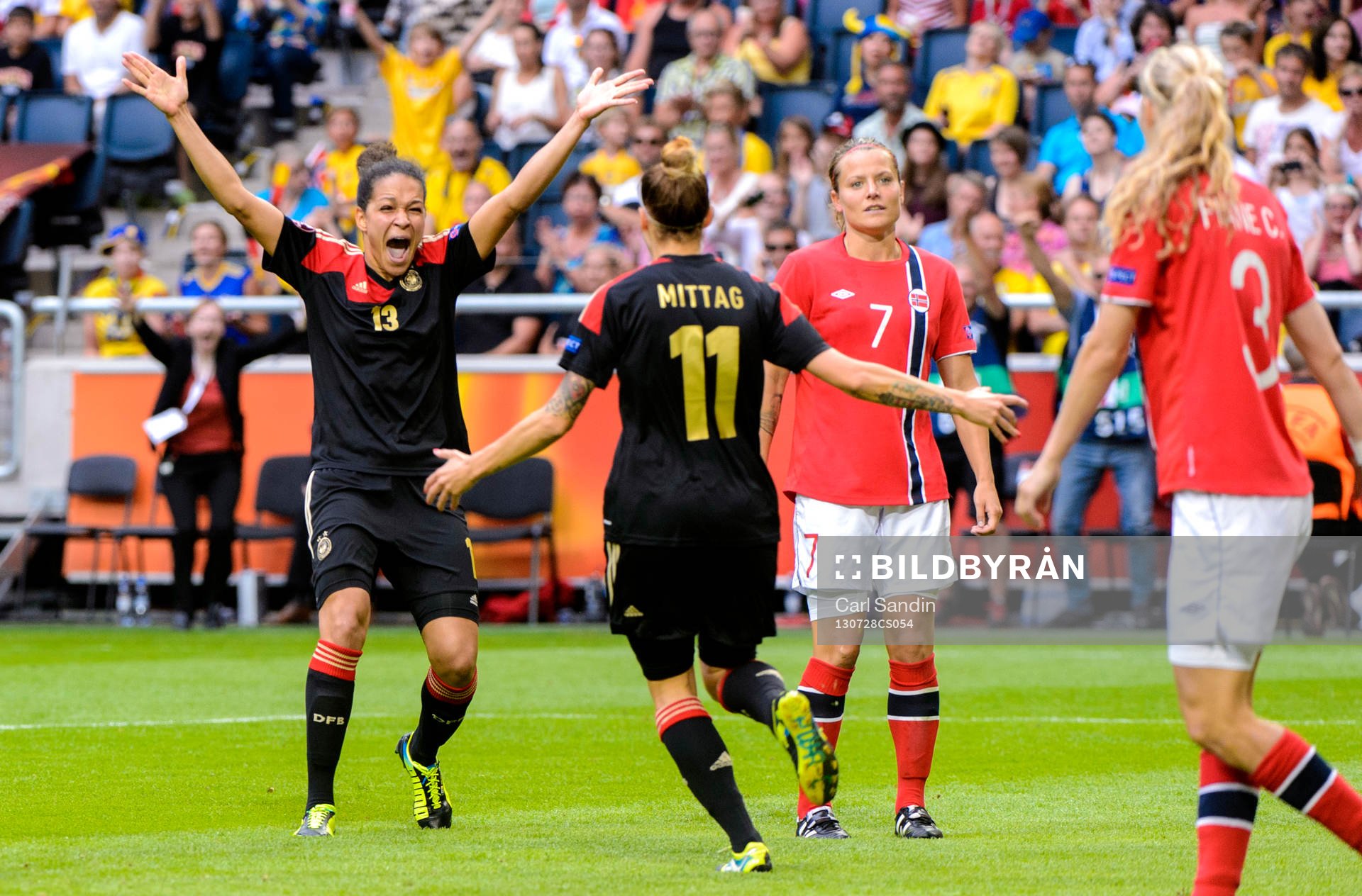 Tysklands Célia Okoyino da Mbabi jublar efter Anja Mittag gjort 1-0 i matchen mellan Tyskland och Norge under dam-EM finalen i fotboll den 28 juli 2013 i Stockholm.