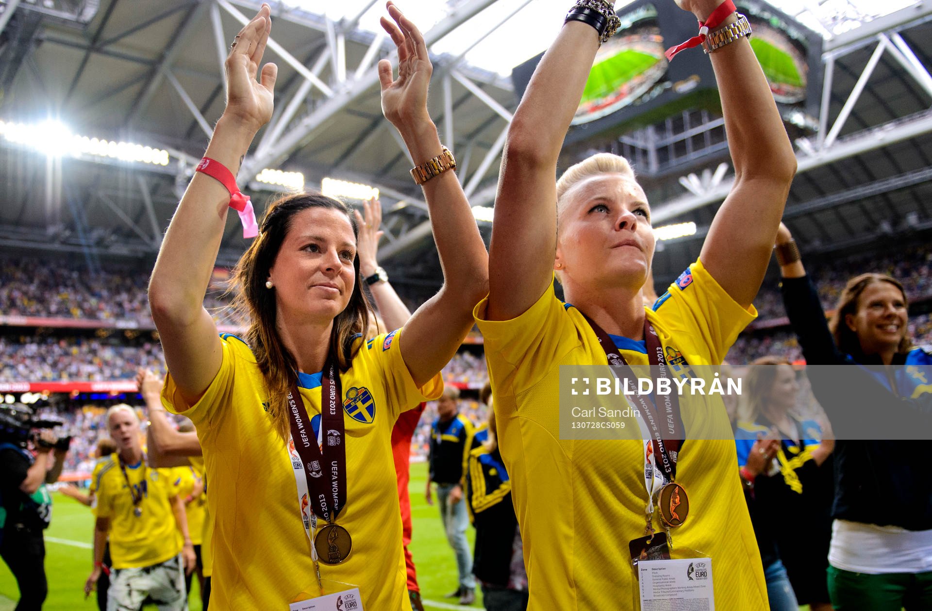 Sveriges Lotta Schelin och Nilla Fischer hyllas