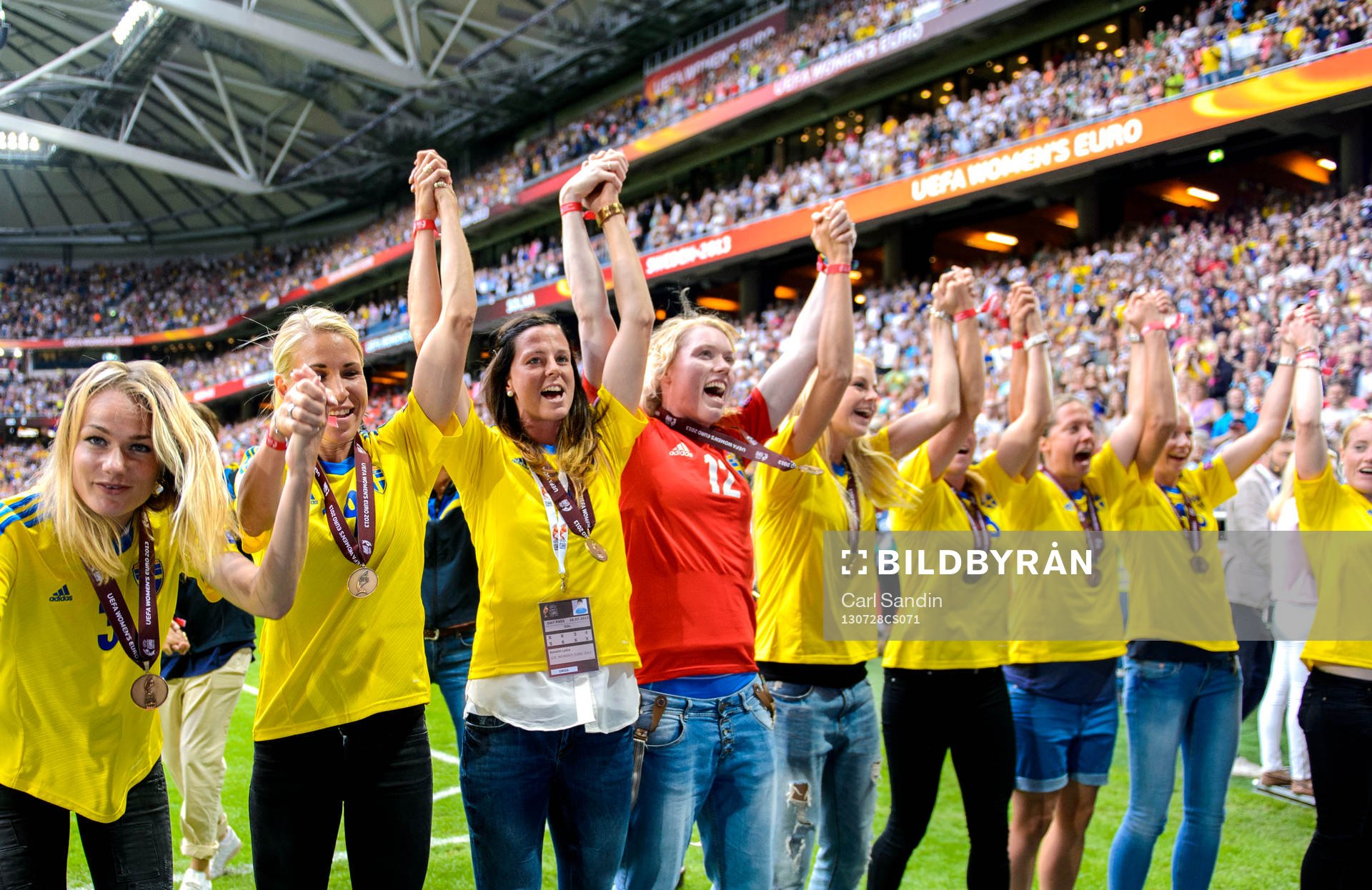 Sveriges Lotta Schelin och landslaget hyllas på Friends