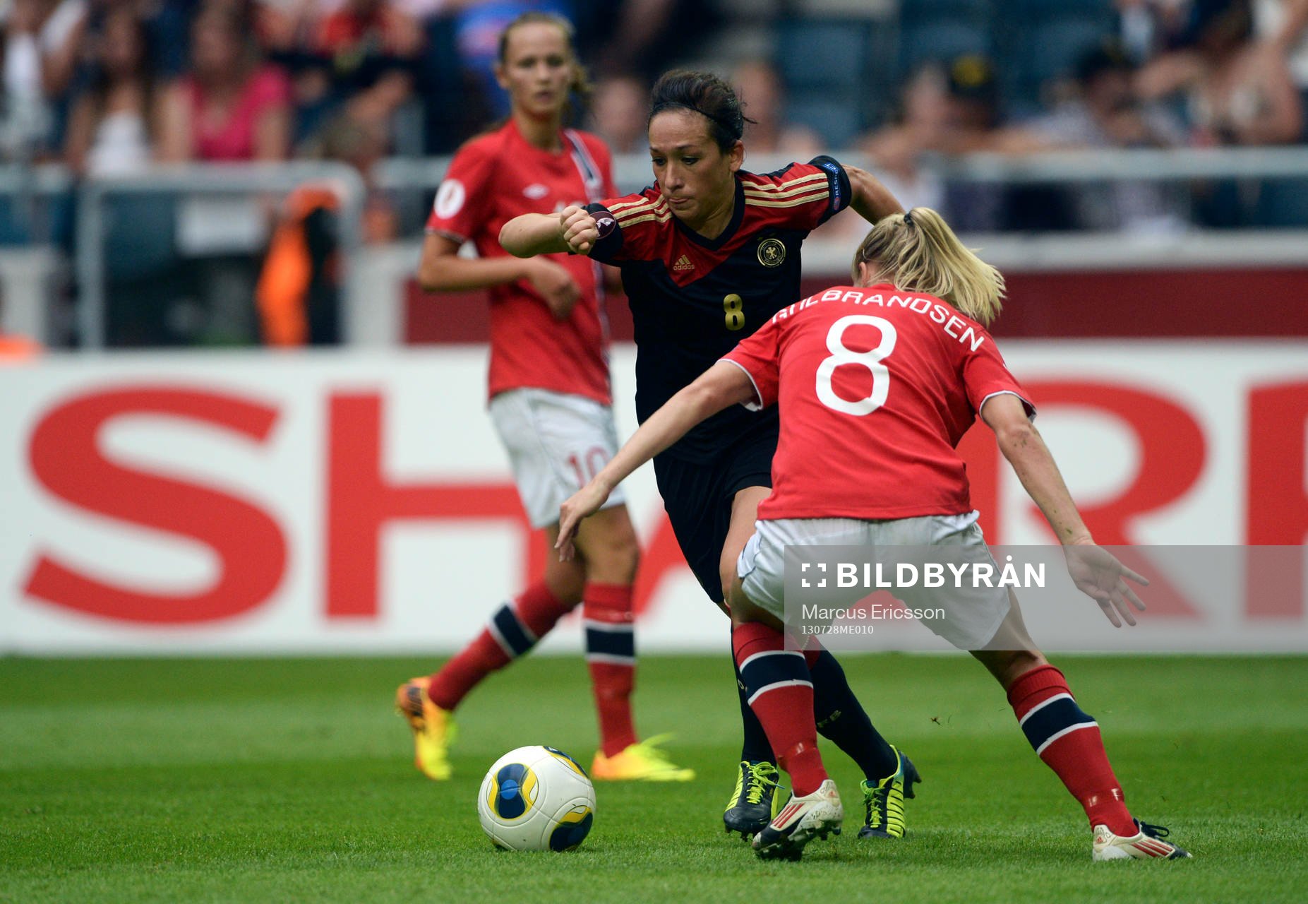 Tysklands Nadine Kessler fintar Norges Solveig Gulbrandsen
