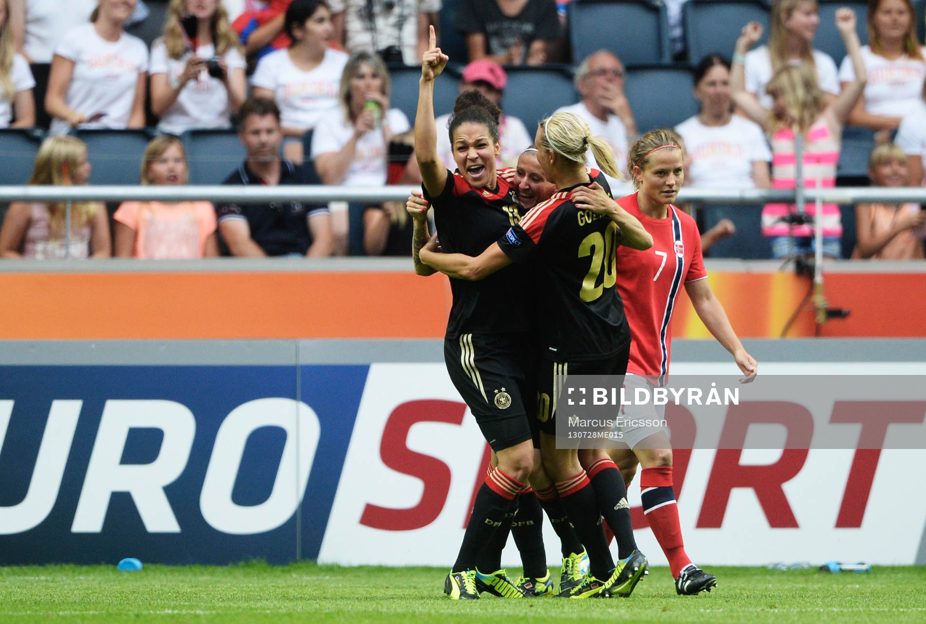 Tysklands Anja Mittag kramas om efter 1-0 av Célia Okoyino da Mbabi och Lena Goessling i matchen mellan Tyskland och Norge under dam-EM finalen i fotboll den 28 juli 2013 i Stockholm.