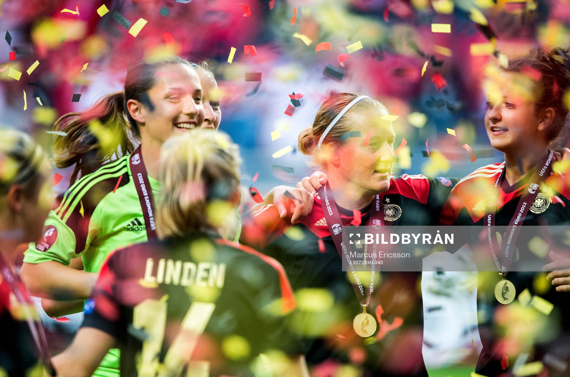Tysklands Melanie Behringer och Sara Däbritz firar