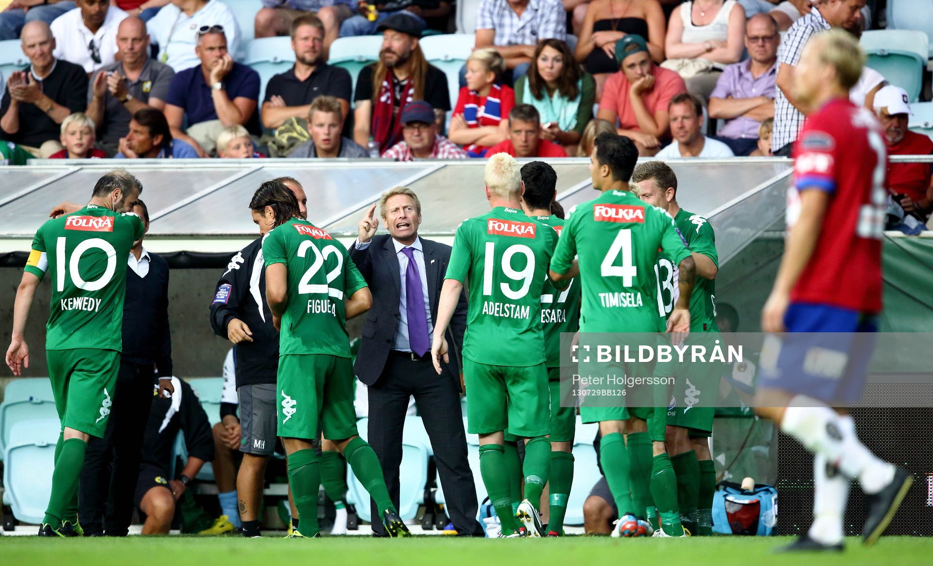 Hammarbys tränare Thomas Dennerby manar på spelarna