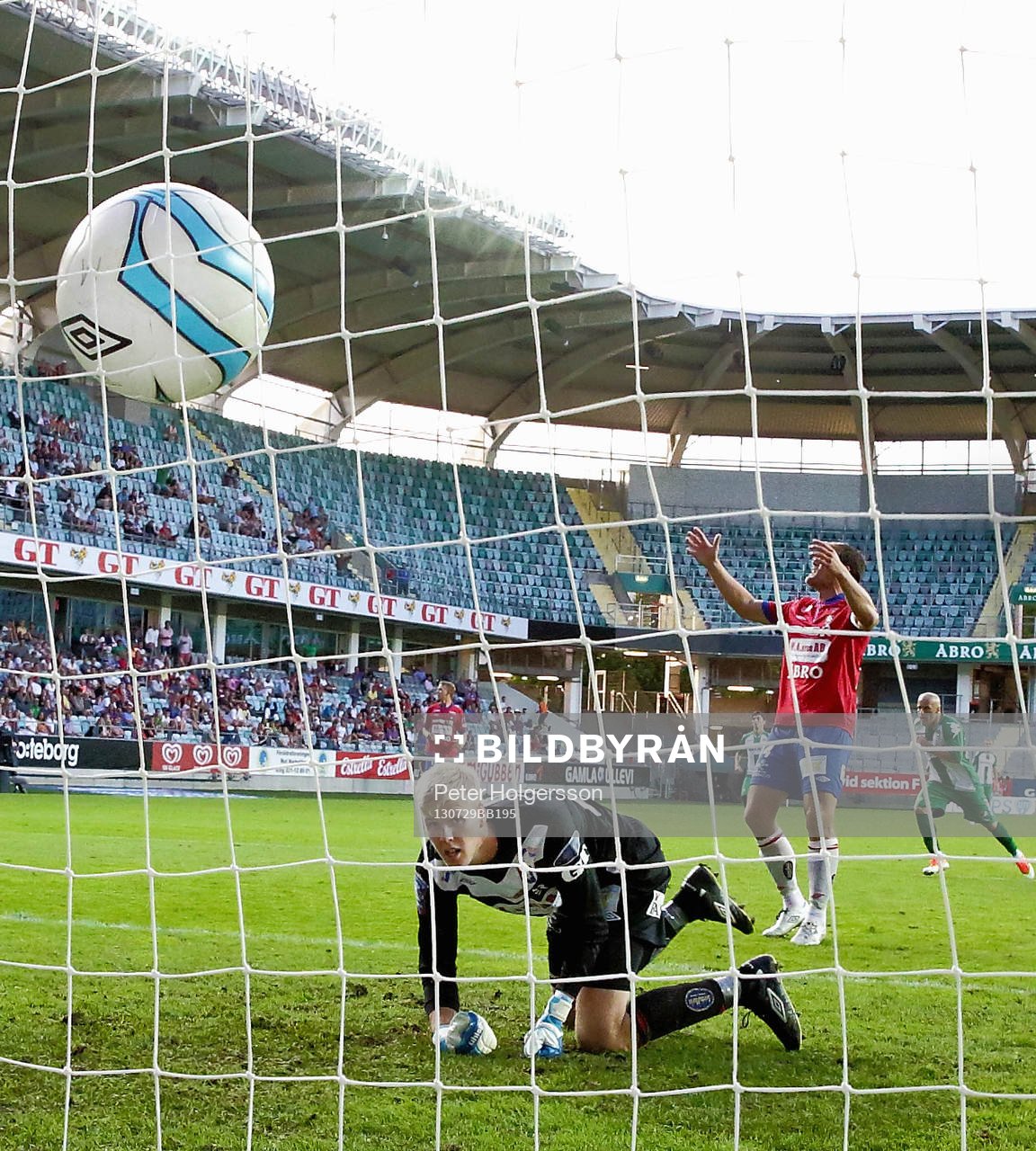 Mål 0-1 av Hammabys Erik Sundin bakom en liggande