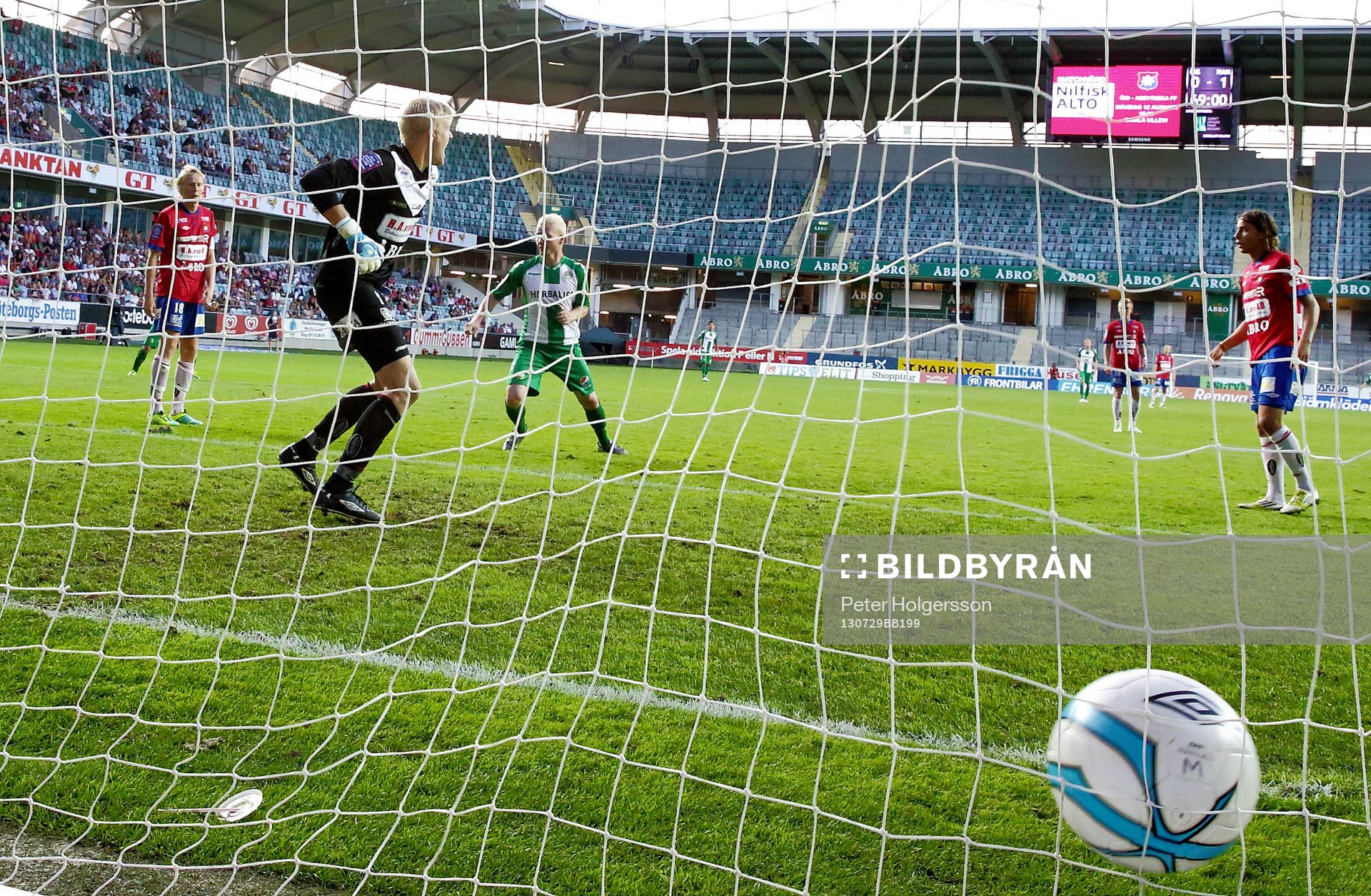 Mål 0-1 av Hammabys Erik Sundin bakom, i bild Örgrytes