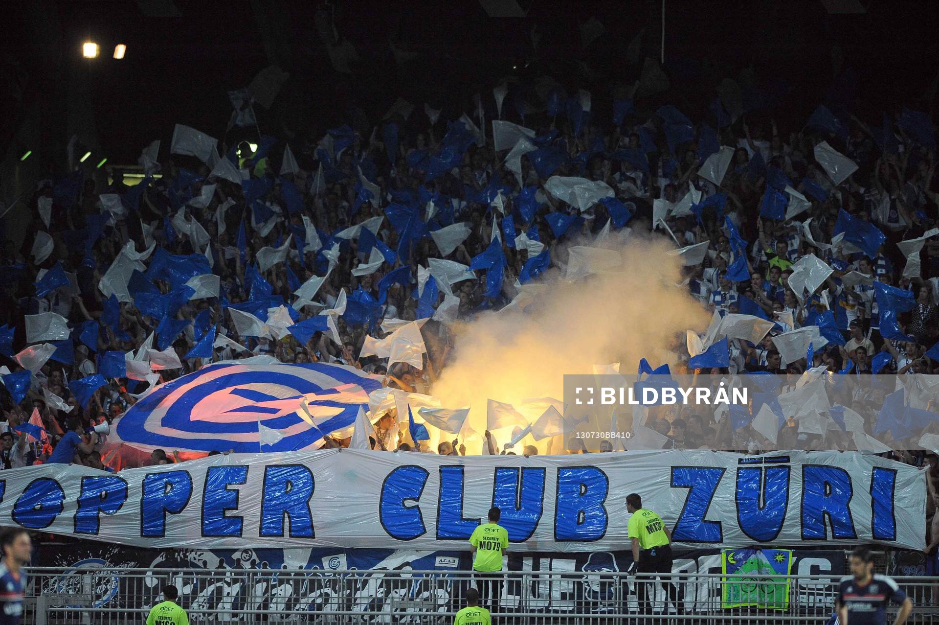  Fotboll, Kval till Champions League, Lyon - Grasshoppers: SUPPORTERS DE GRASSHOPPER DE ZURICH - 30.07.2013 - Lyon / Grasshopper Zurich - Tour preliminaire de la Ligue des Champions 2013/2014