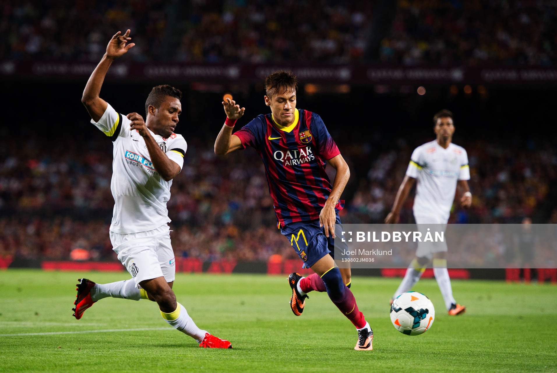 Santos Cicinho utmanas av Barcelonas Neymar Jr