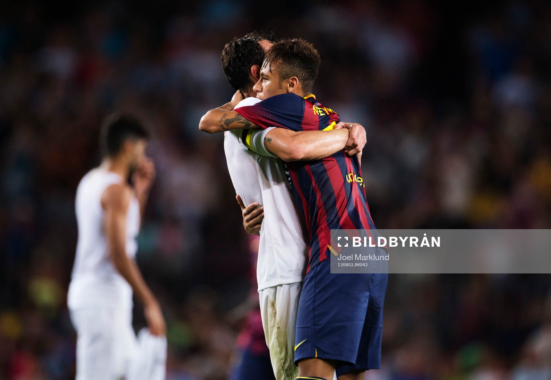Santos Edu Dracena lyfter upp Barcelonas Neymar Jr