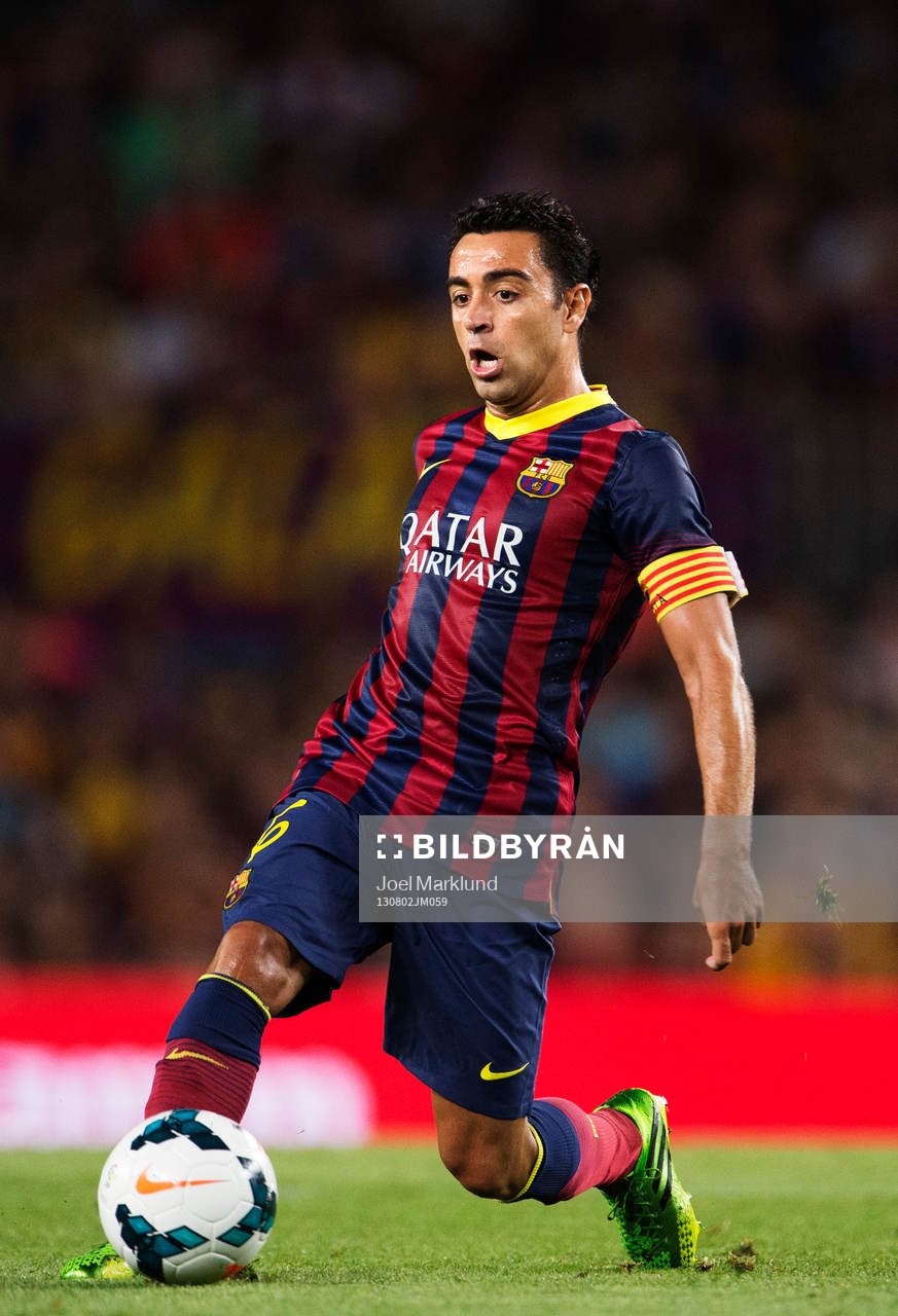 Barcelonas Xavi under fotbollsmatchen mellan Barcelona och Santos i Joan Gamper Trophy den 2 augusti 2013 i Barcelona, Spanien.