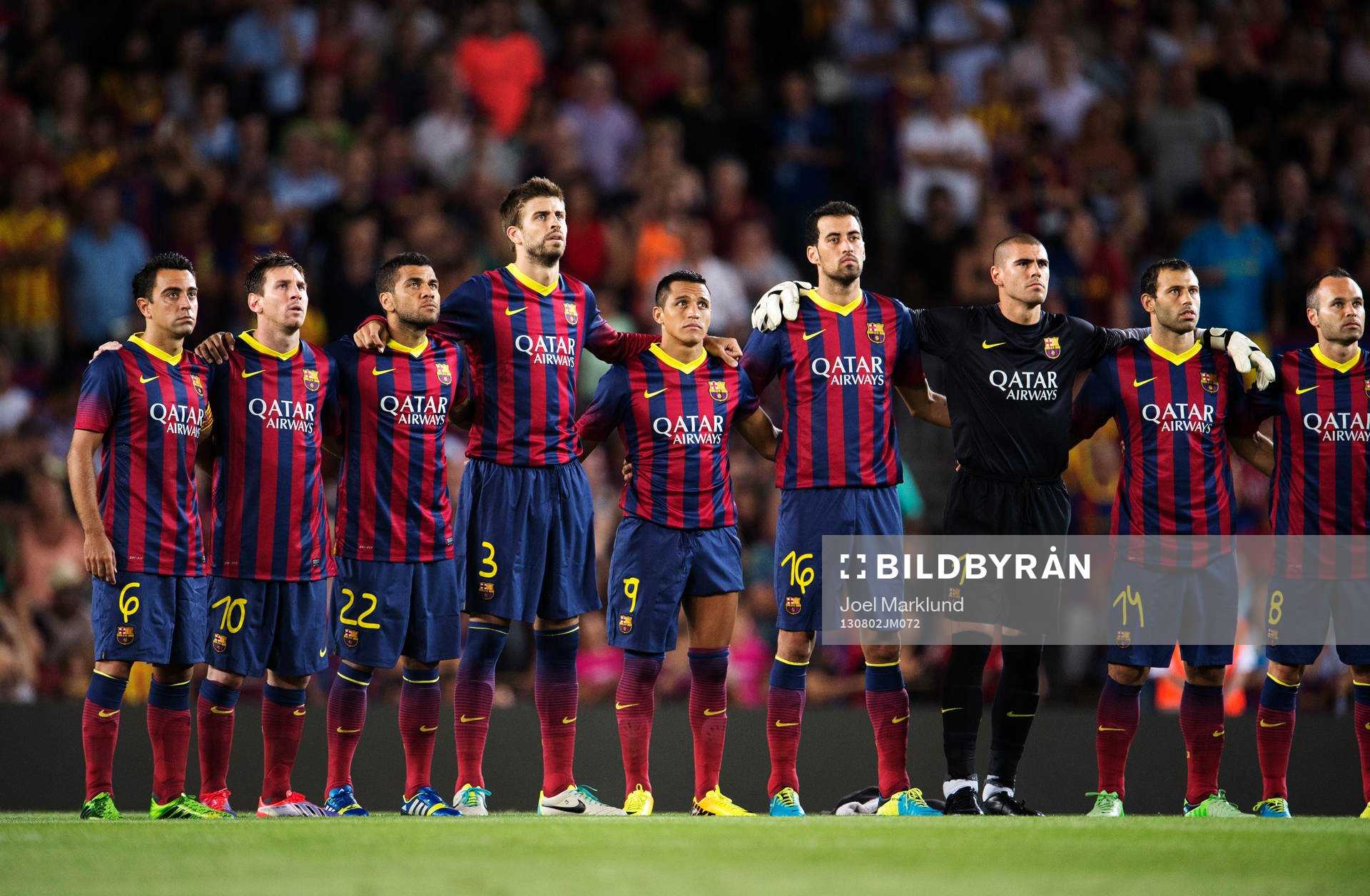 Barcelonas Xavi, Lionel Messi, Dani Alves, Pique, Alexis, Sergio, Victor Valdés, Mascherano och Andrés Iniesta inför fotbollsmatchen mellan Barcelona och Santos i Joan Gamper Trophy den 2 augusti 2013 i Barcelona, Spanien.