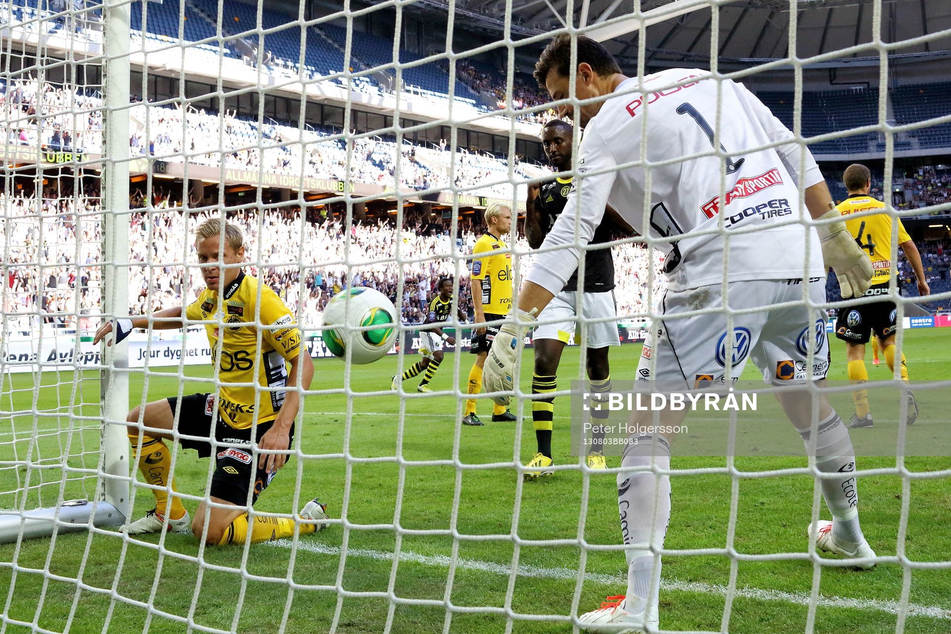 s Celso Borges, i bild Elfsborgs målvakt Kevin Stuhr