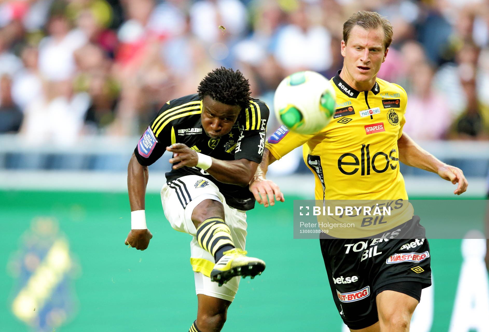 s Nabil Bahoui och Elfsborgs Daniel Mobaeck i