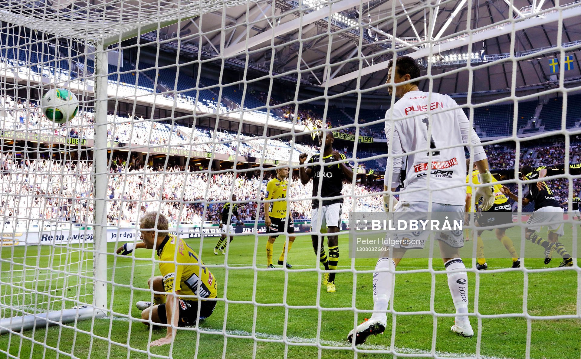 s Celso Borges, i bild Elfsborgs målvakt Kevin Stuhr