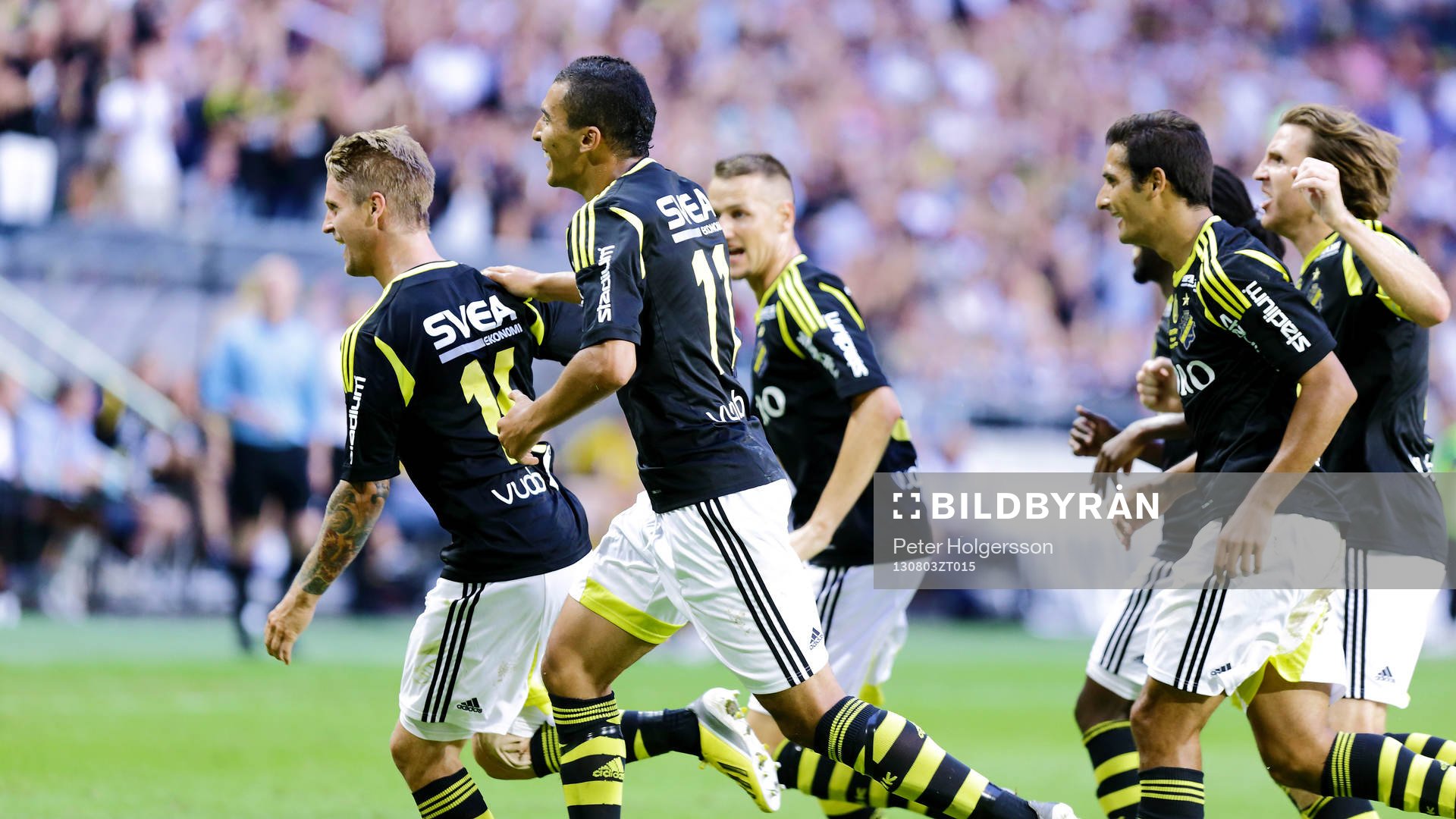 s Martin Lorentzson som leder jublet till AIK:s Daniel