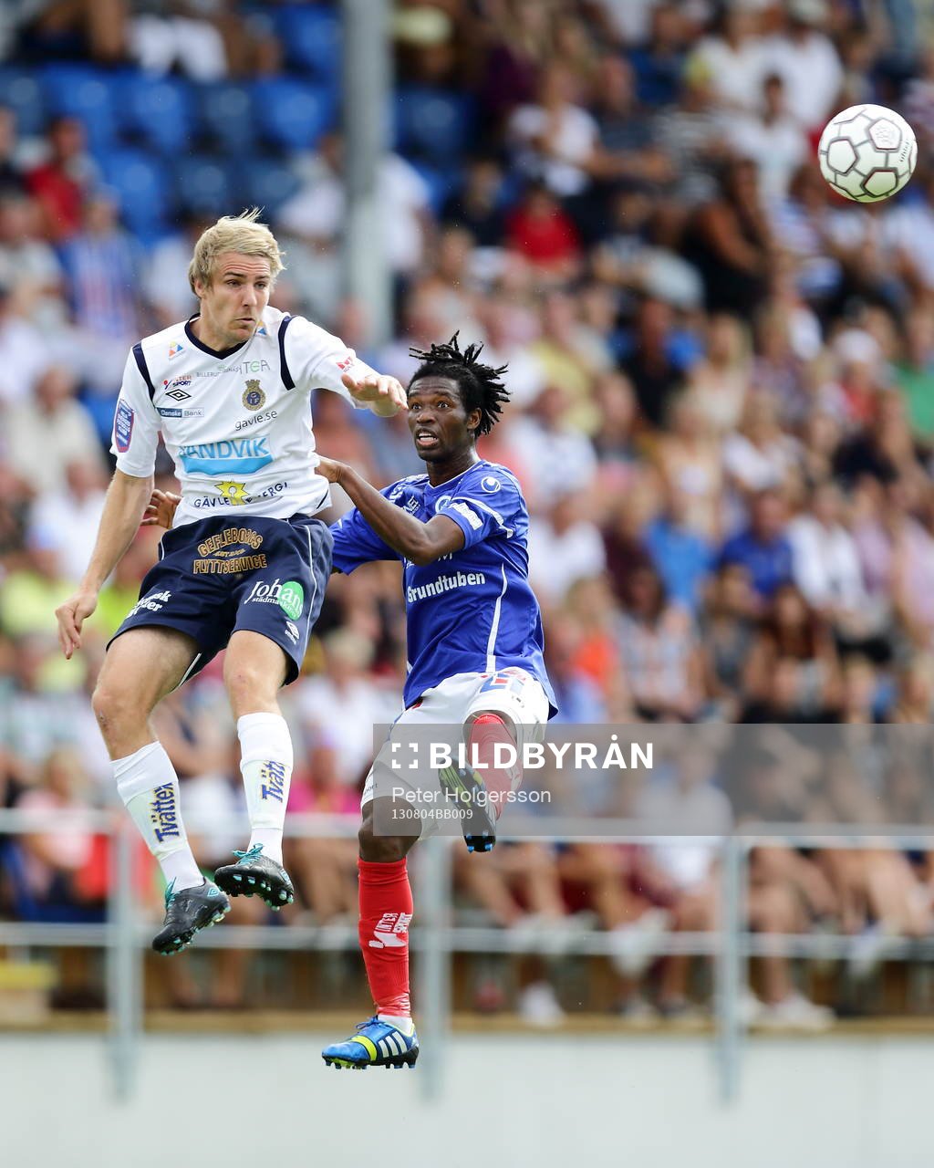 Gefles Johan Oremo och Åtvidabergs Mohamed Abubakari i