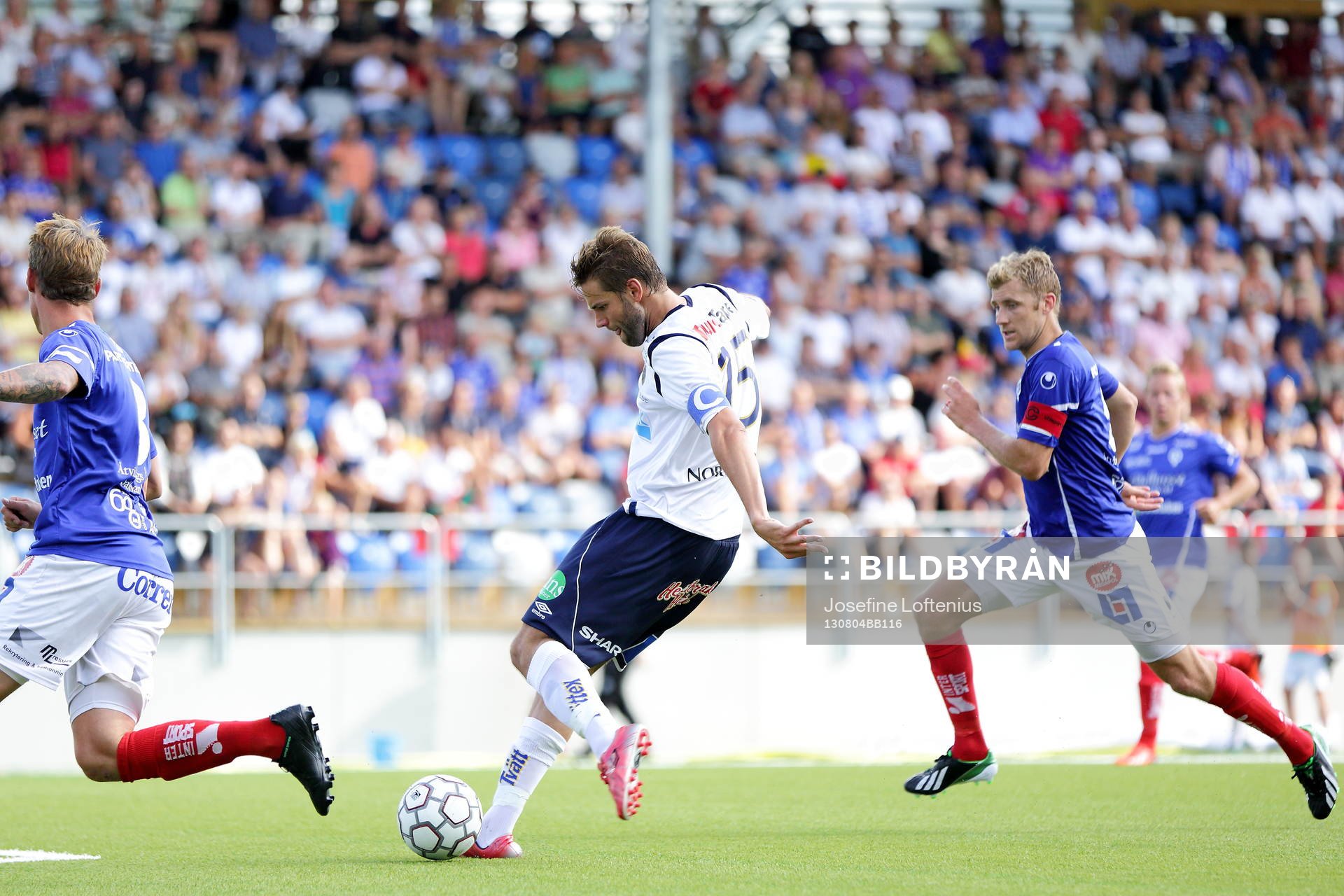 Åtvidabergs Daniel Hallingström bakom Gefles Mikael
