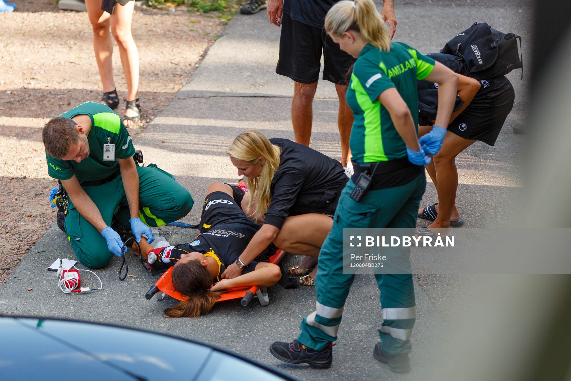 Göteborgs Beata Kollmats hämtas av ambulans