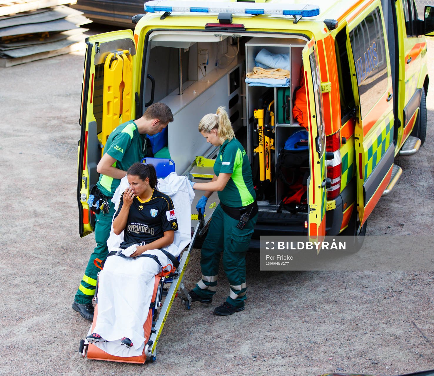 Göteborgs Beata Kollmats hämtas av ambulans