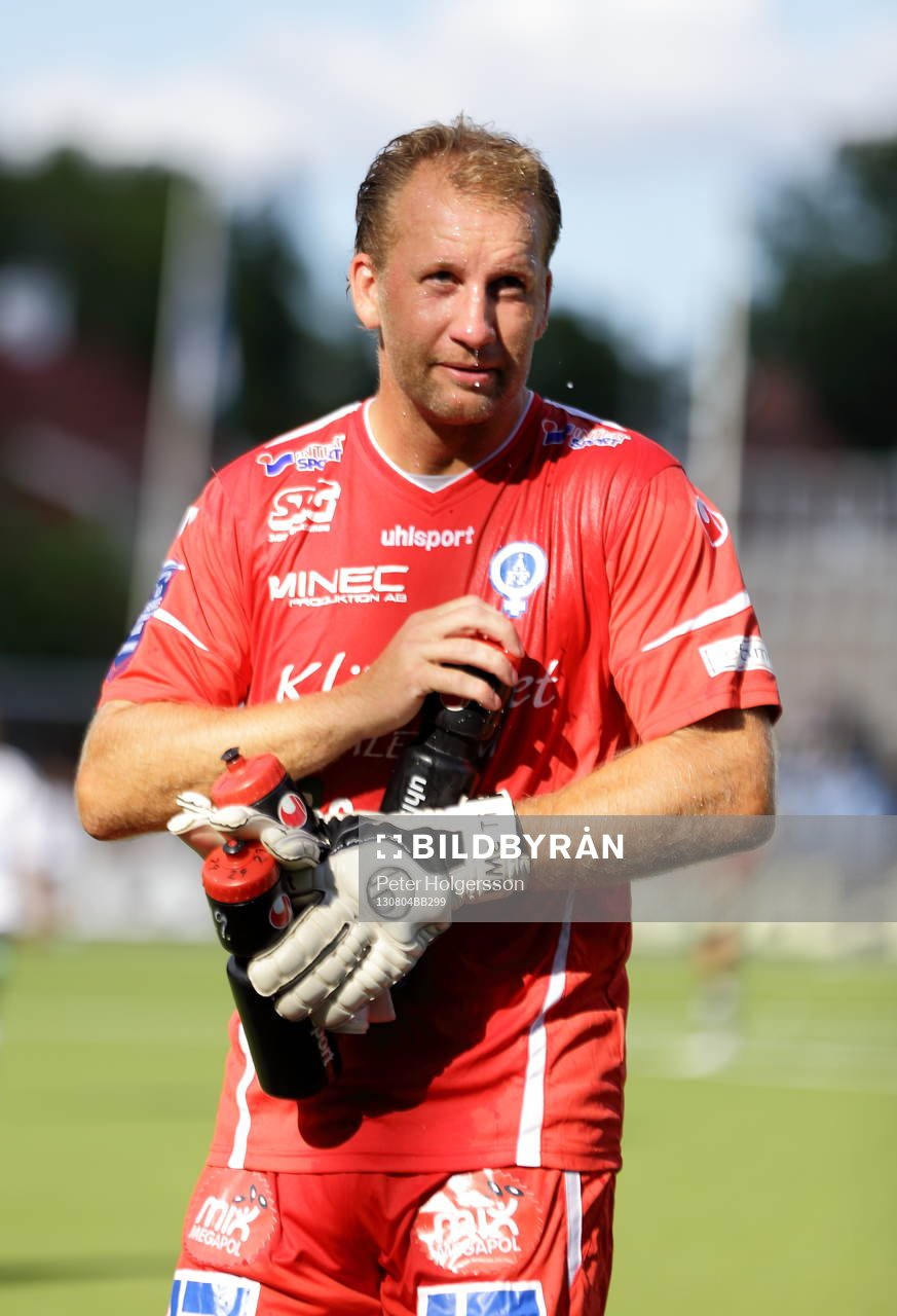 Åtvidabergs målvakt Henrik Gustavsson i fotbollsmatchen mellan Åtvidaberg och Gefle i Allsvenskan den 04 augusti 2013 i Åtvidaberg.