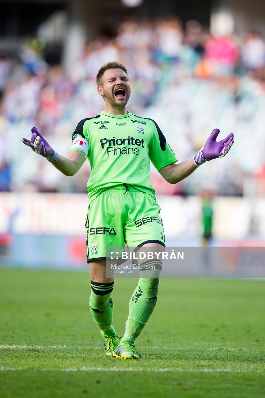 IFK Göteborgs målvakt John Alvbåge jublar